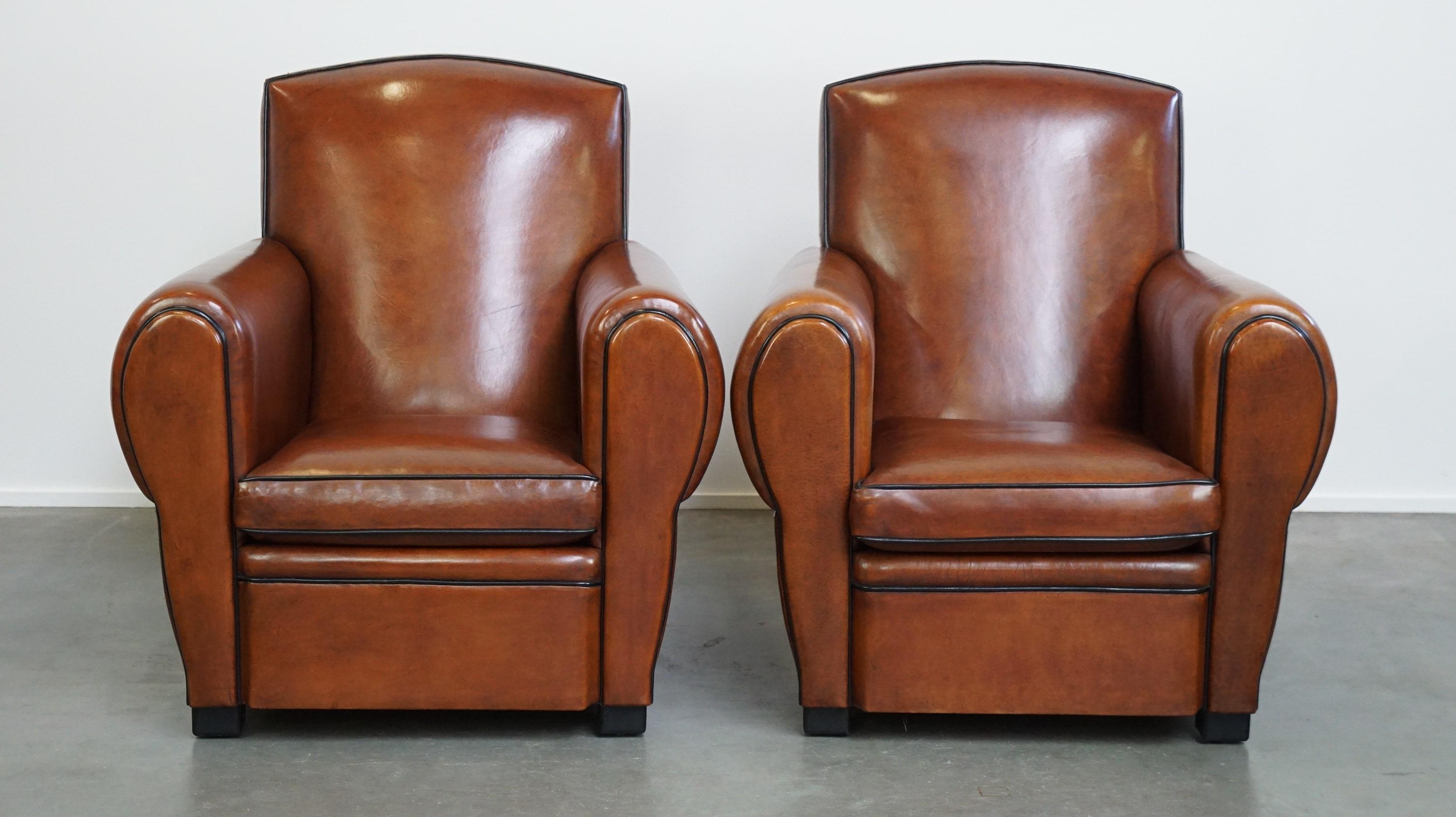 Magnifique ensemble complet composé d'un canapé en cuir de mouton et de deux fauteuils en vente 4