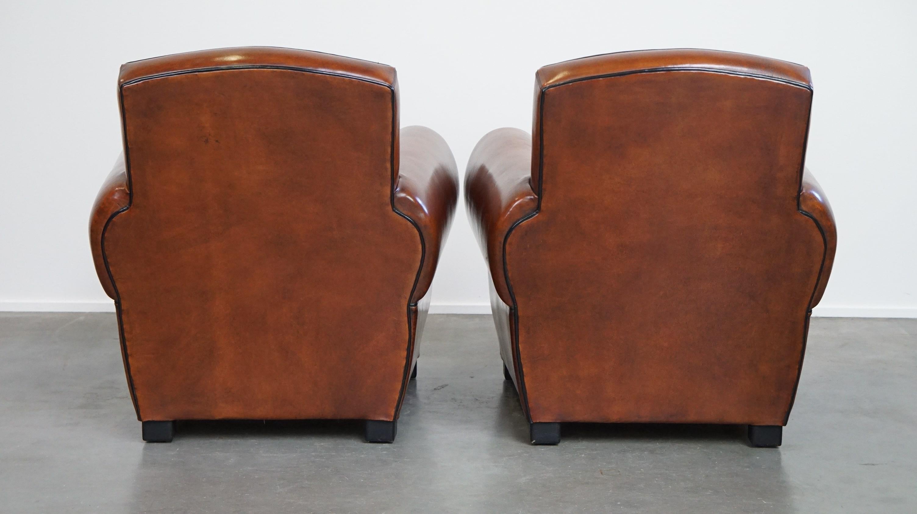 Magnifique ensemble complet composé d'un canapé en cuir de mouton et de deux fauteuils en vente 6
