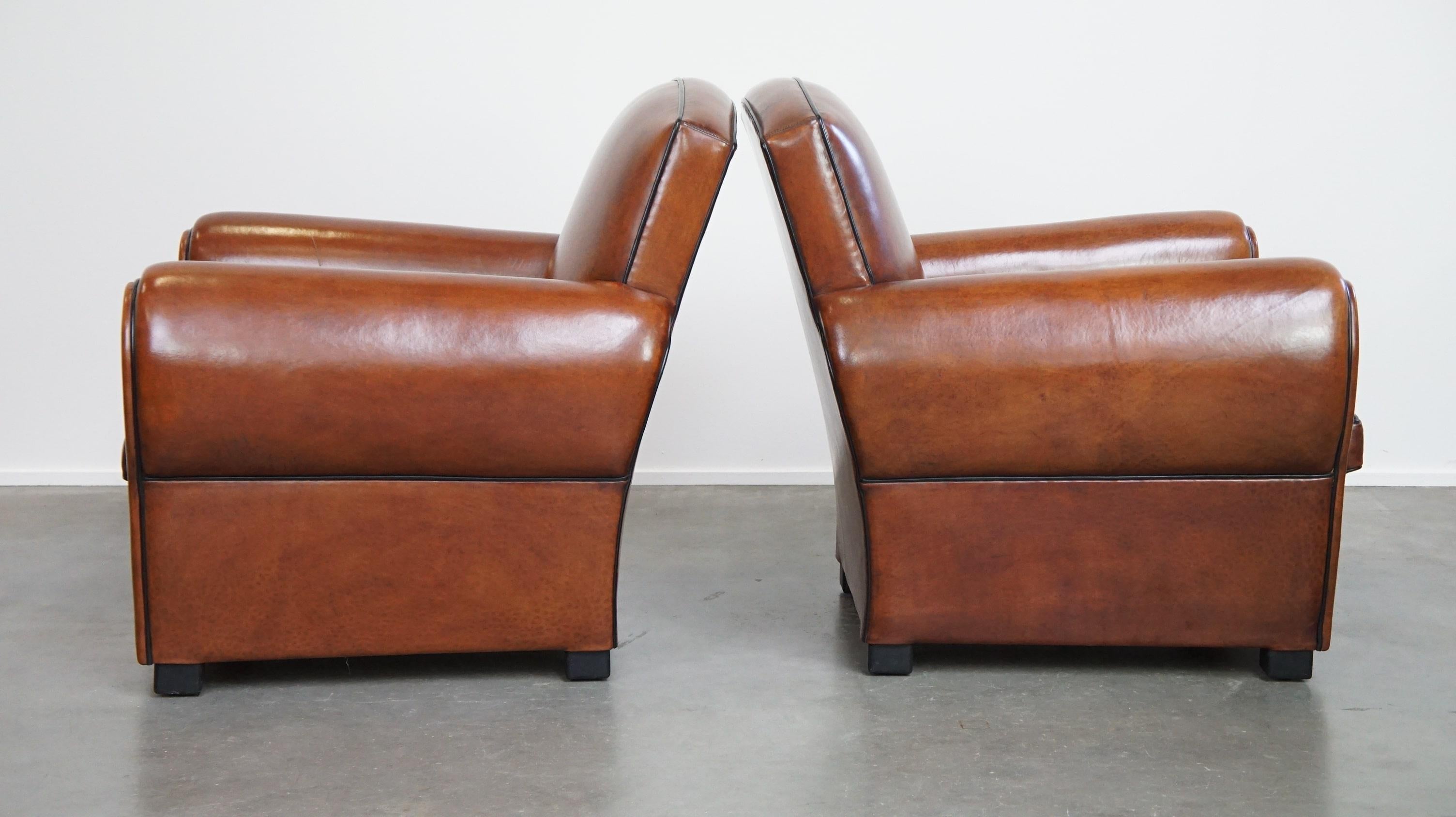 Magnifique ensemble complet composé d'un canapé en cuir de mouton et de deux fauteuils en vente 7