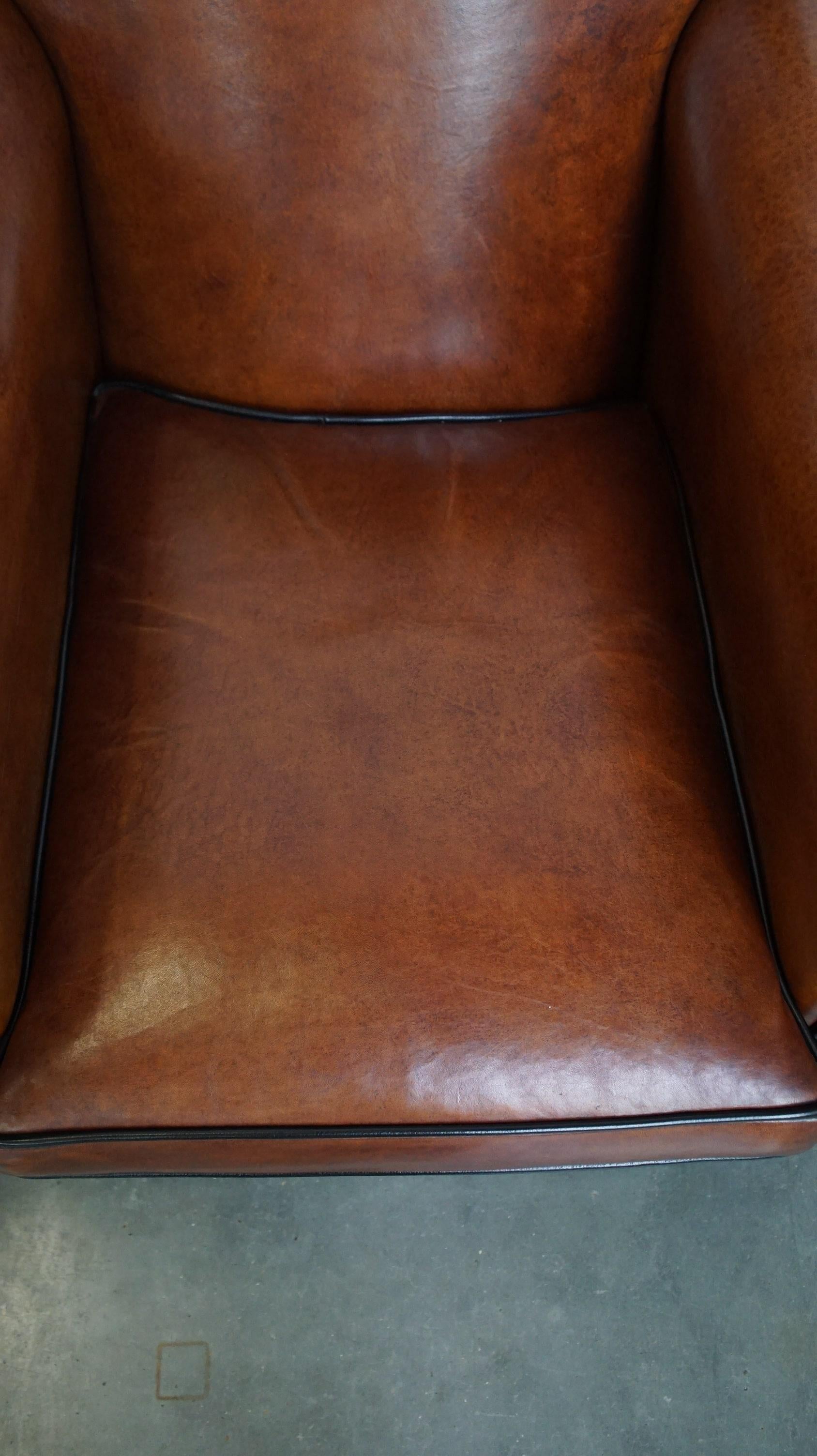Magnifique ensemble complet composé d'un canapé en cuir de mouton et de deux fauteuils en vente 8