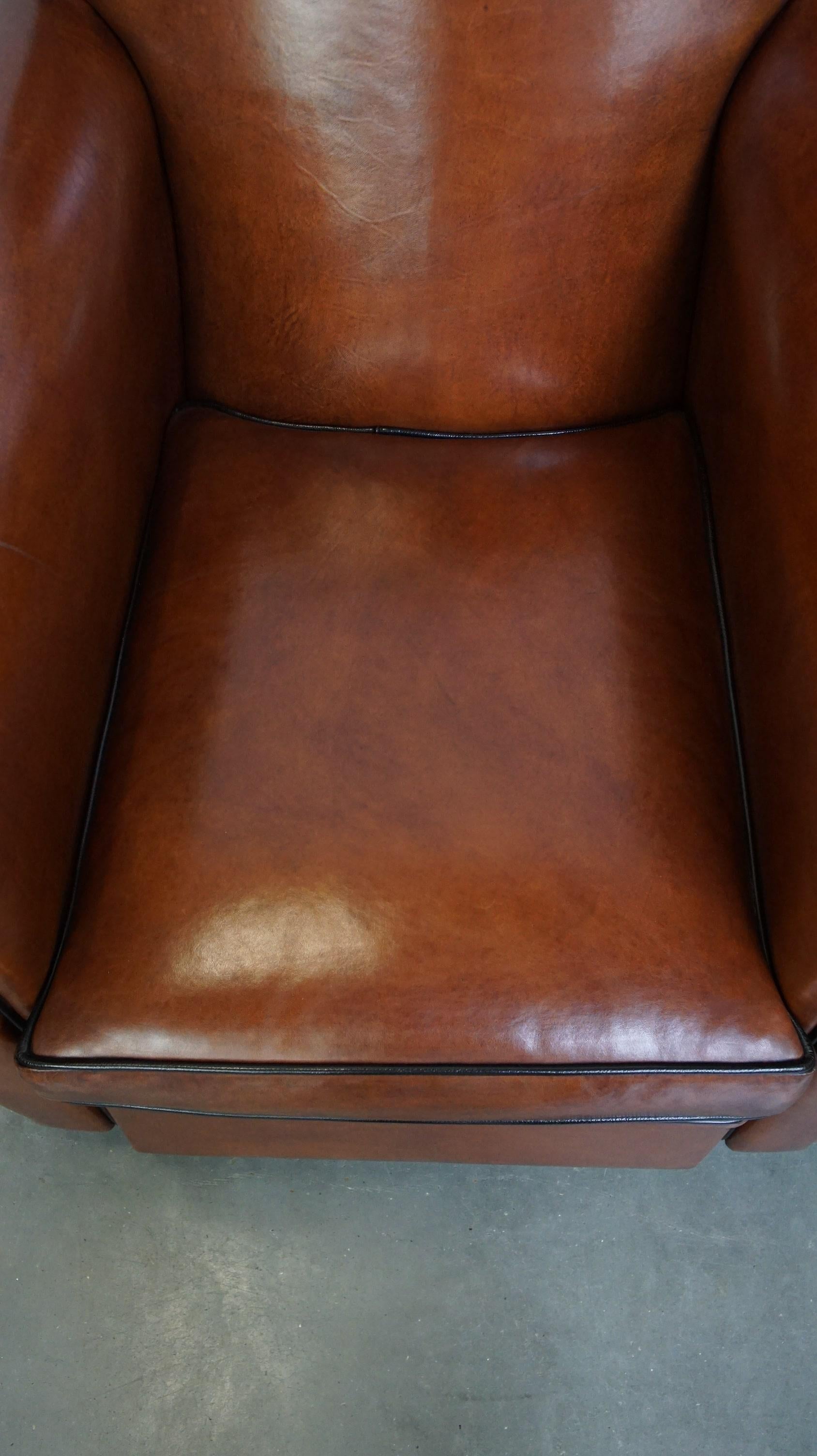 Magnifique ensemble complet composé d'un canapé en cuir de mouton et de deux fauteuils en vente 9