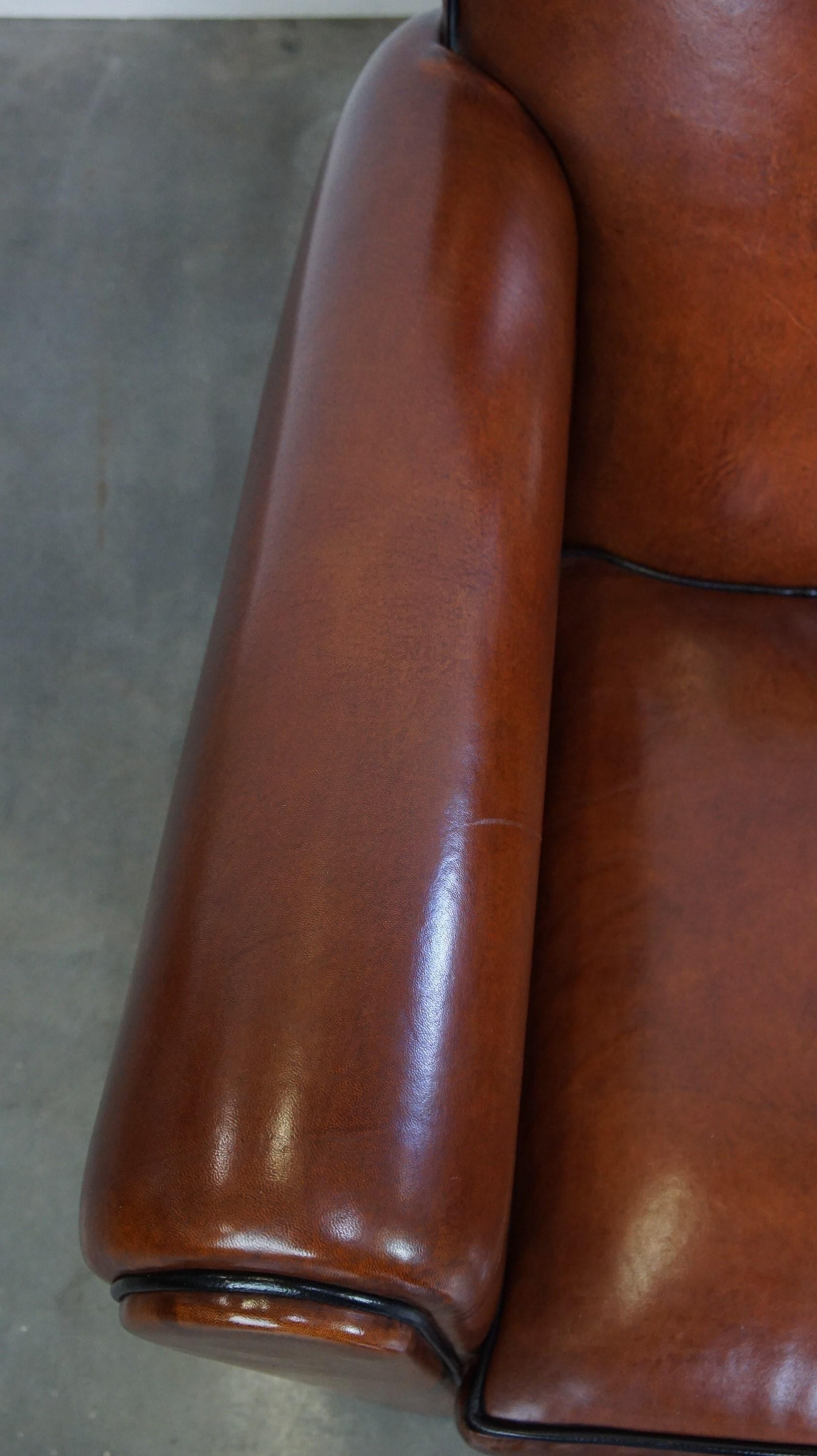 Magnifique ensemble complet composé d'un canapé en cuir de mouton et de deux fauteuils en vente 10