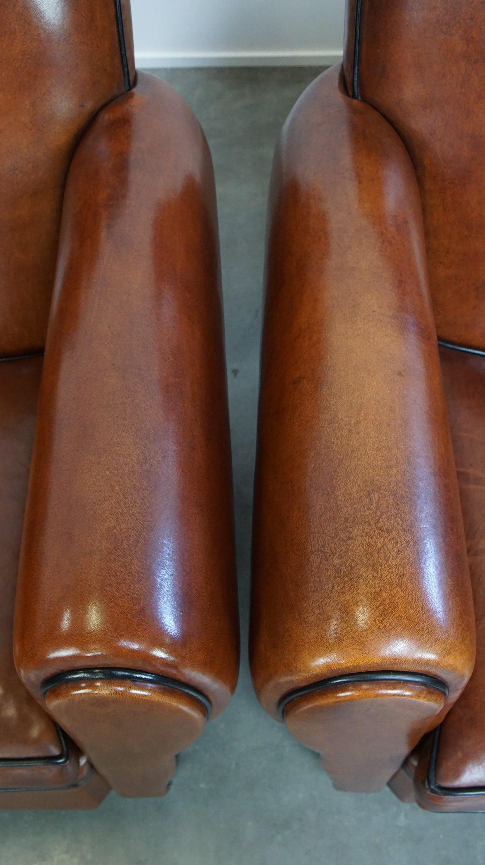Magnifique ensemble complet composé d'un canapé en cuir de mouton et de deux fauteuils en vente 11