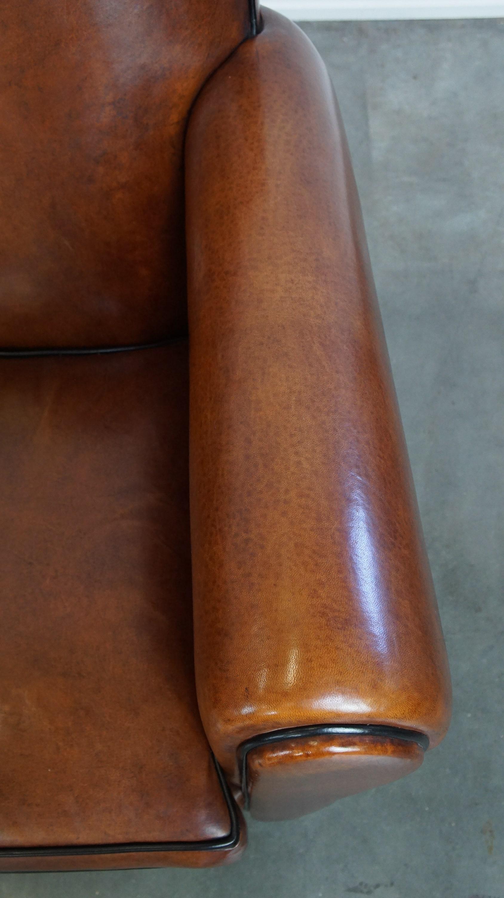 Magnifique ensemble complet composé d'un canapé en cuir de mouton et de deux fauteuils en vente 12