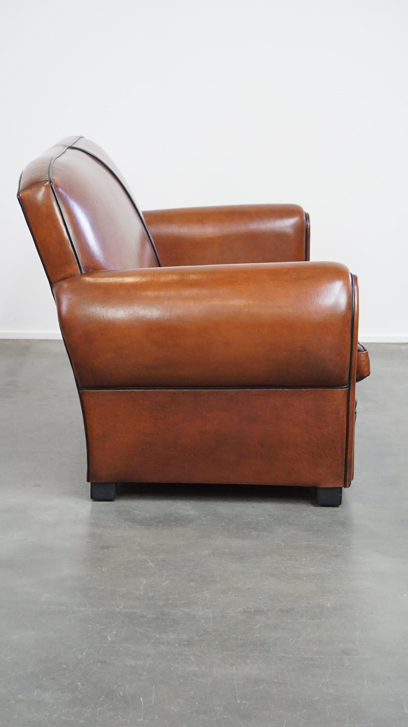 Fait main Magnifique ensemble complet composé d'un canapé en cuir de mouton et de deux fauteuils en vente
