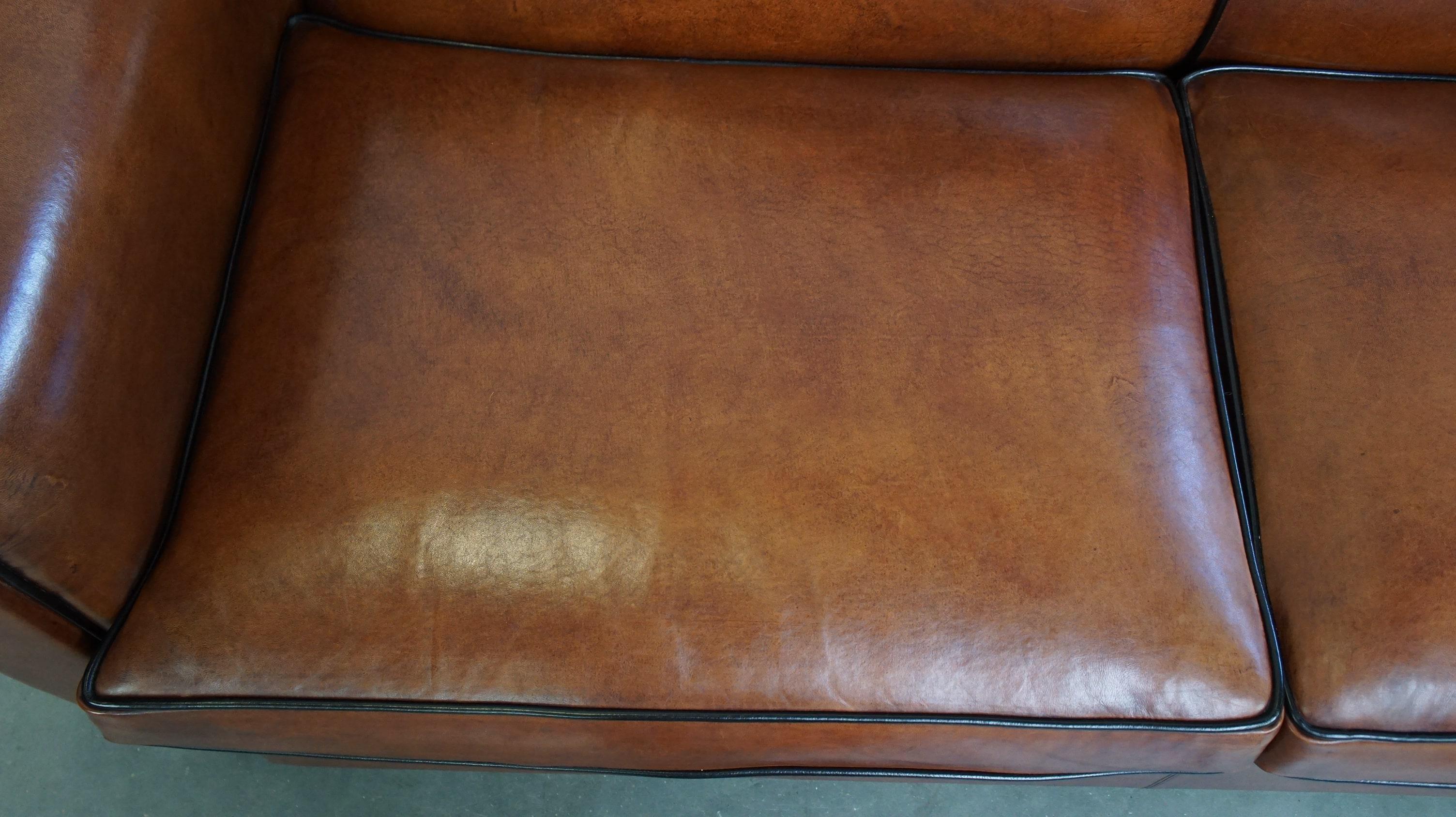 Magnifique ensemble complet composé d'un canapé en cuir de mouton et de deux fauteuils Bon état - En vente à Harderwijk, NL