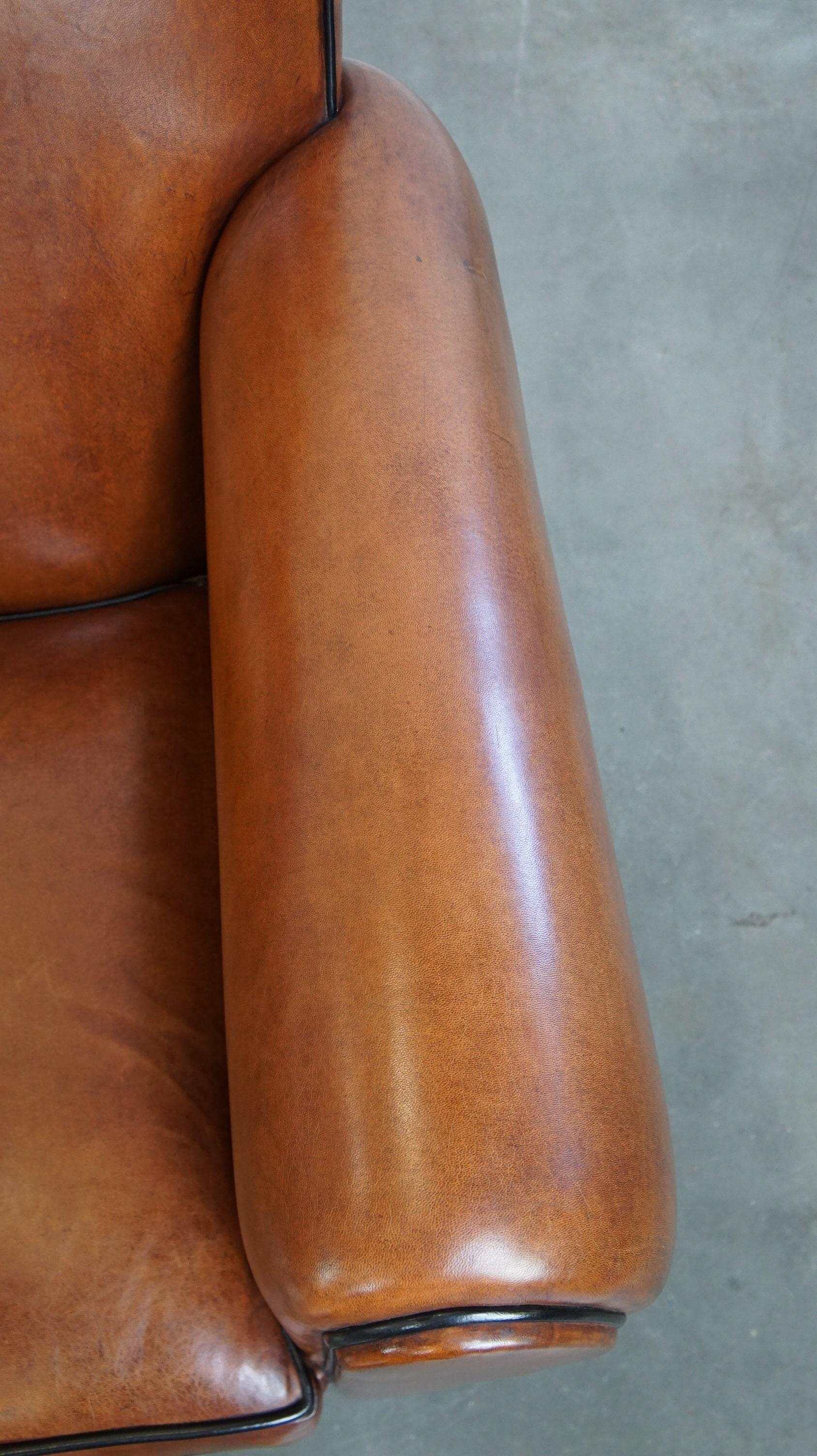 Magnifique ensemble complet composé d'un canapé en cuir de mouton et de deux fauteuils en vente 1
