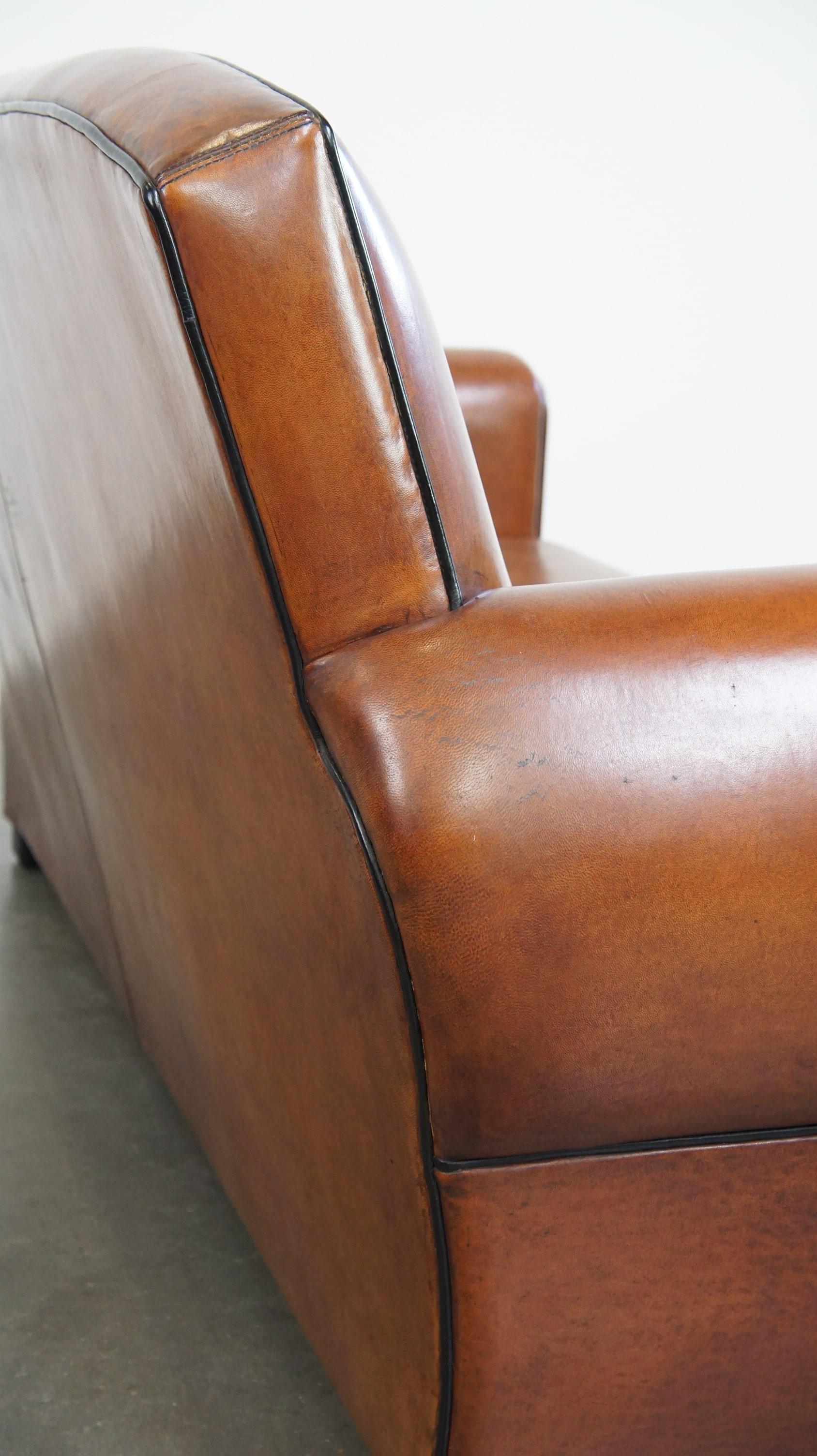 Magnifique ensemble complet composé d'un canapé en cuir de mouton et de deux fauteuils en vente 2