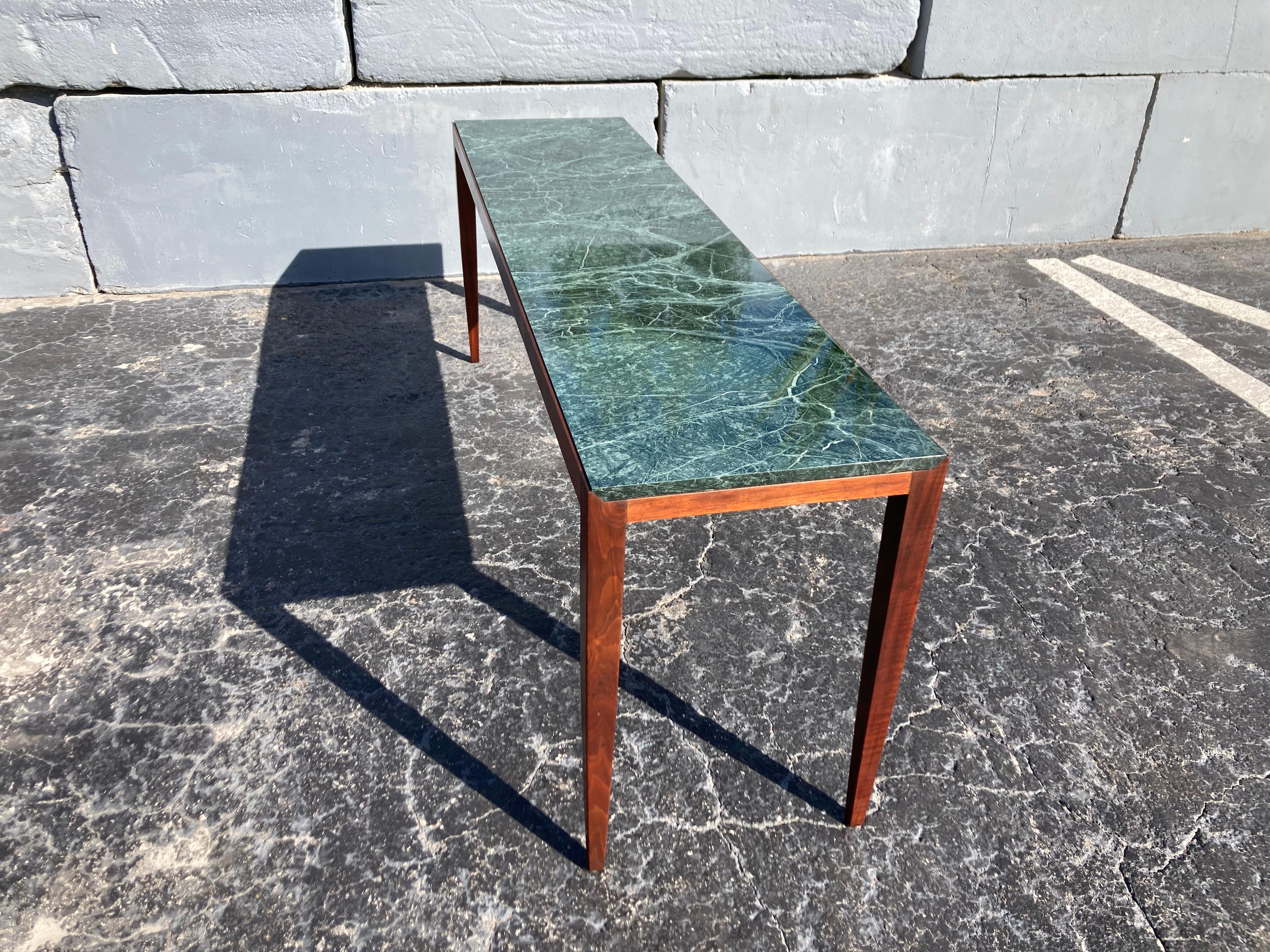 Beautiful Console Table Attributed to Gio Ponti, Walnut and Marble, 1950s For Sale 4