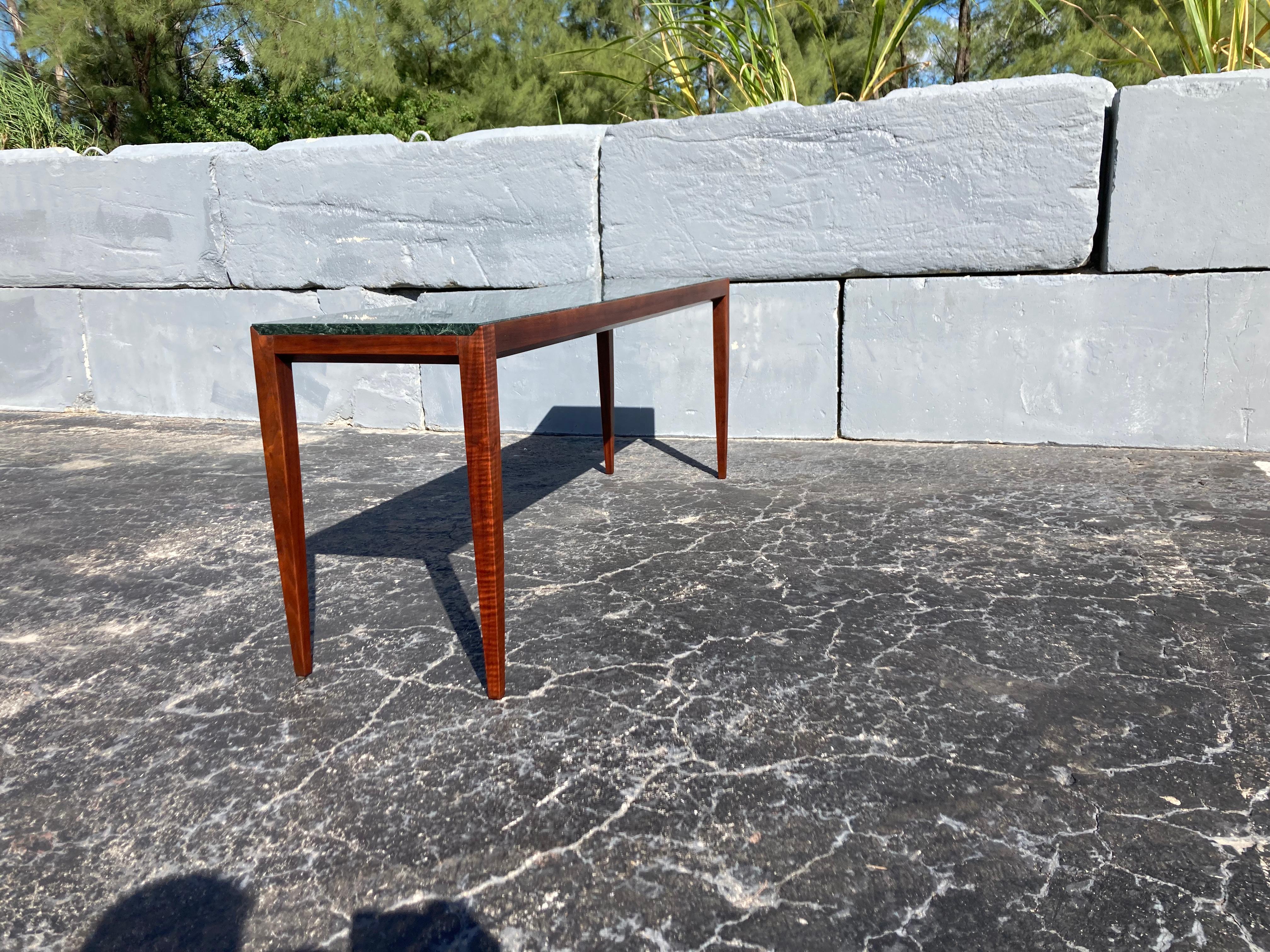 Magnifique table console attribuée à Gio Ponti, en noyer et marbre, années 1950 en vente 8