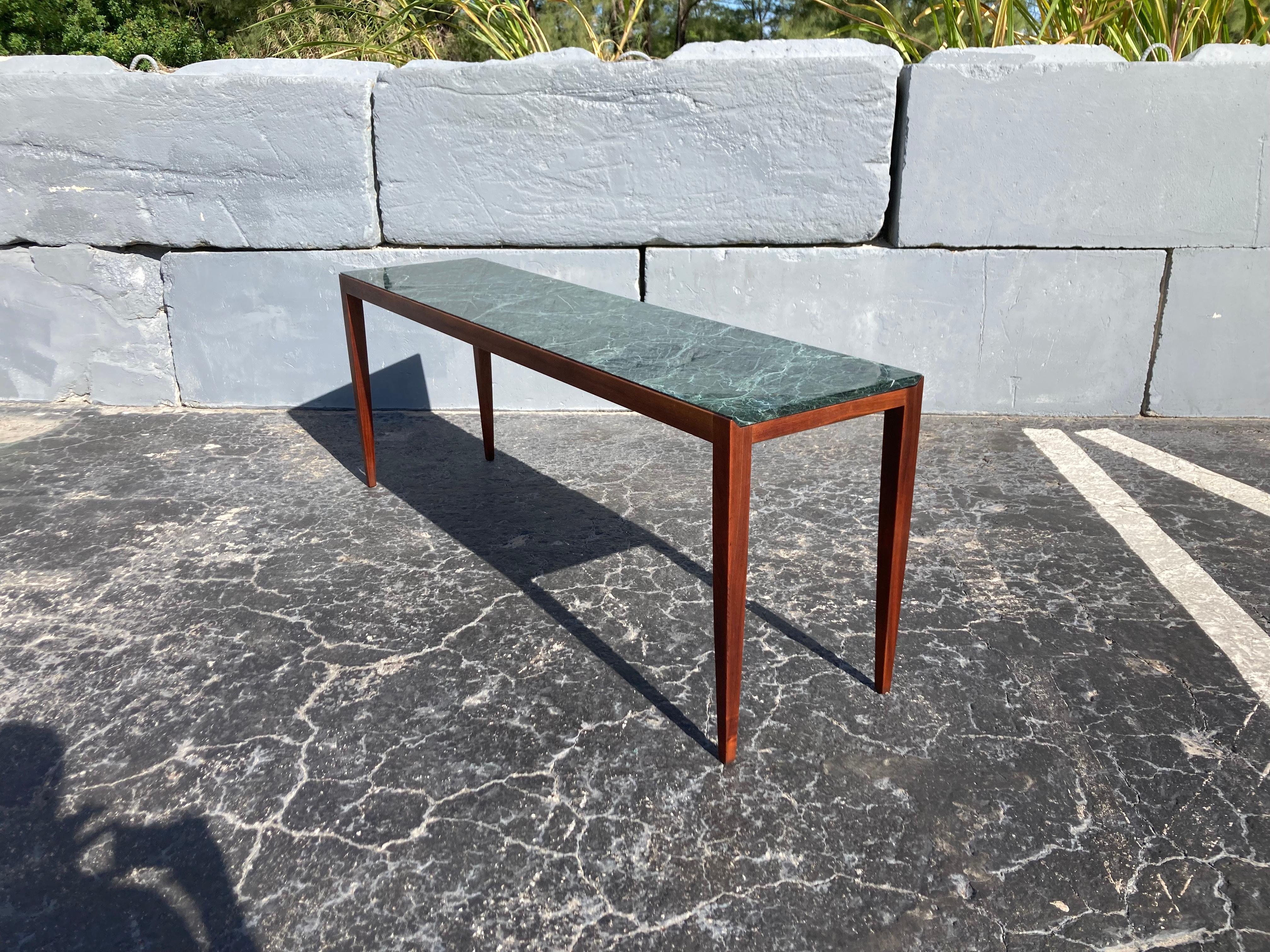 Mid-Century Modern Beautiful Console Table Attributed to Gio Ponti, Walnut and Marble, 1950s For Sale