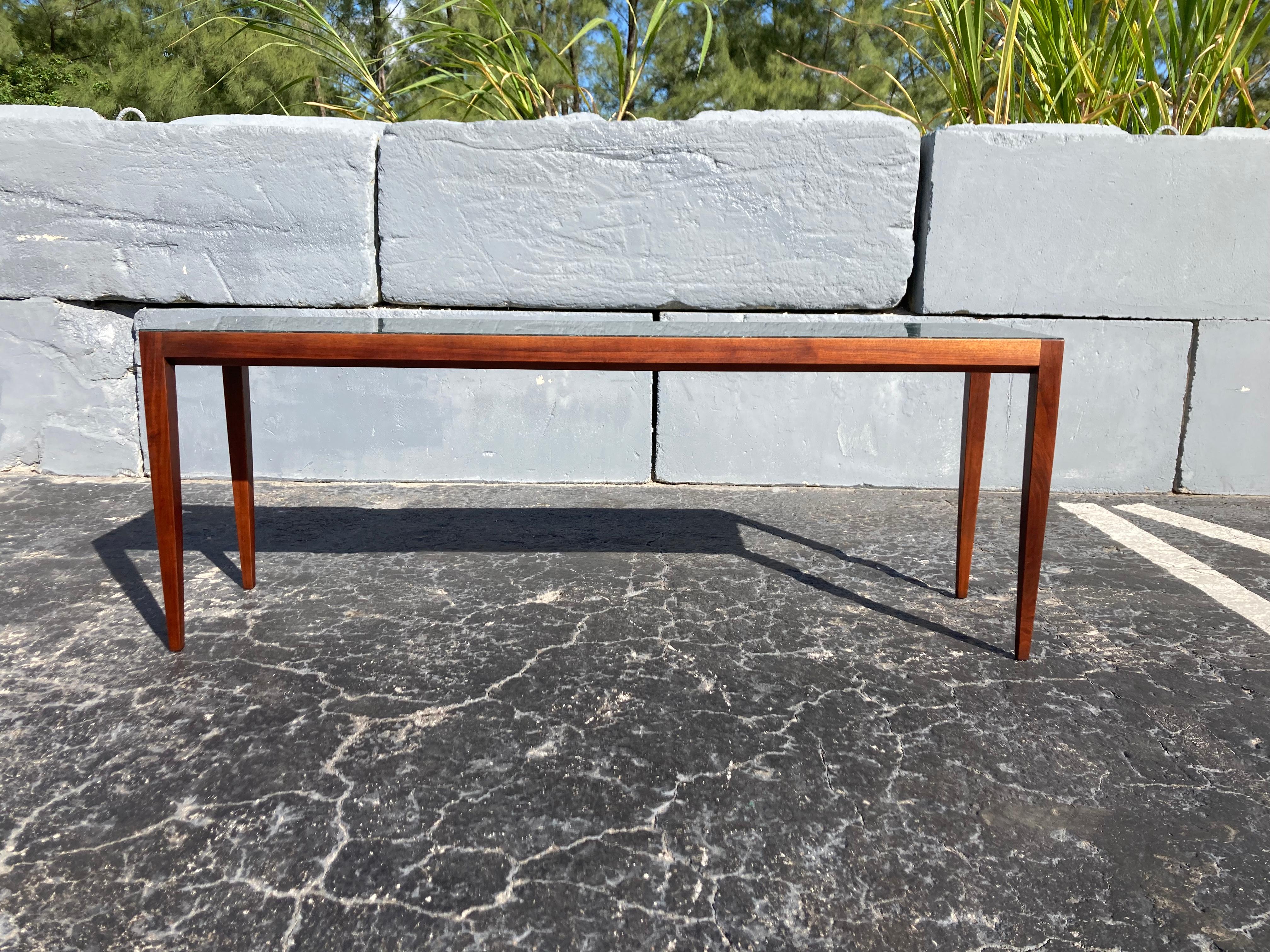 Américain Magnifique table console attribuée à Gio Ponti, en noyer et marbre, années 1950 en vente