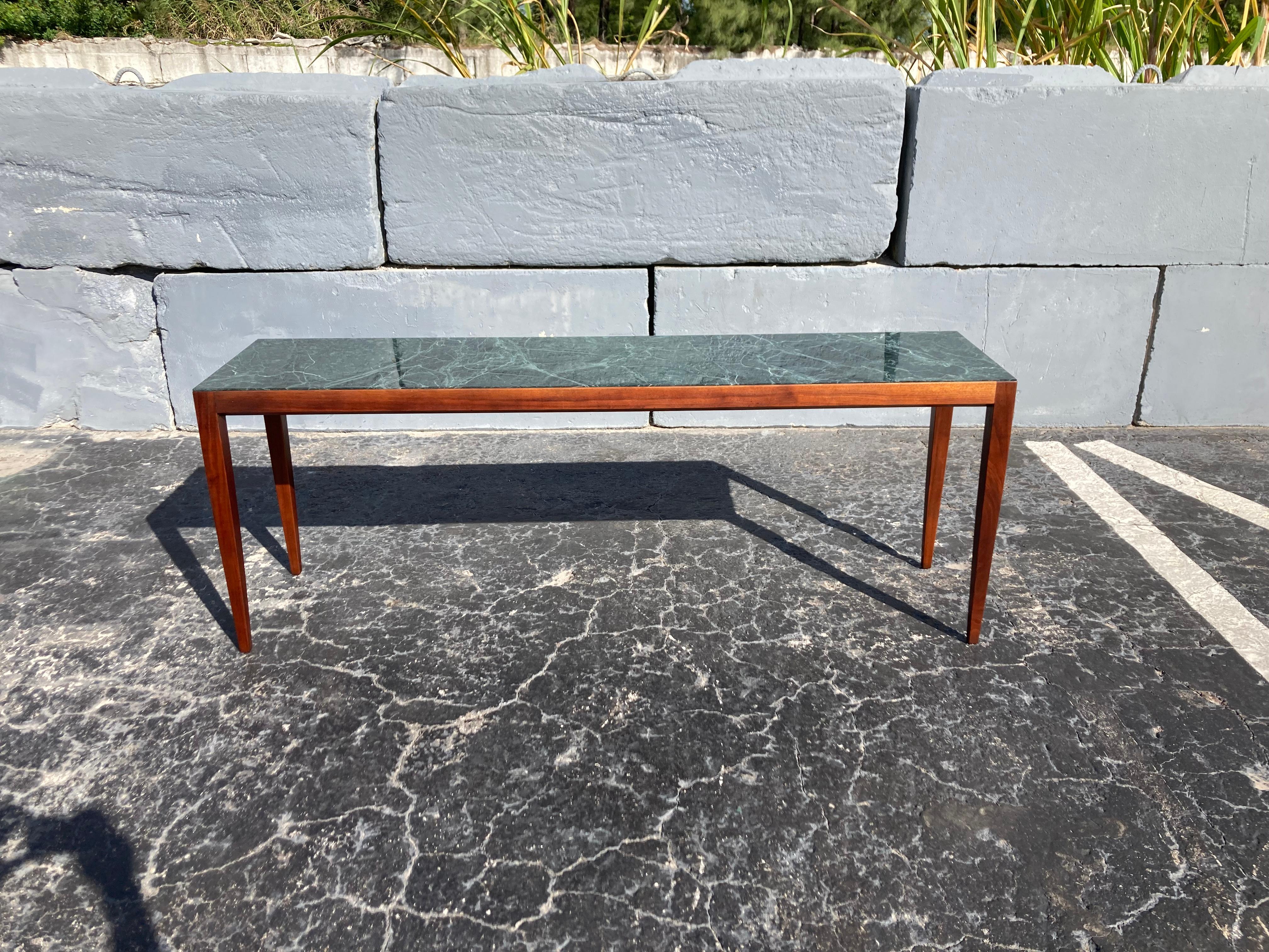 Beautiful Console Table Attributed to Gio Ponti, Walnut and Marble, 1950s In Good Condition For Sale In Miami, FL