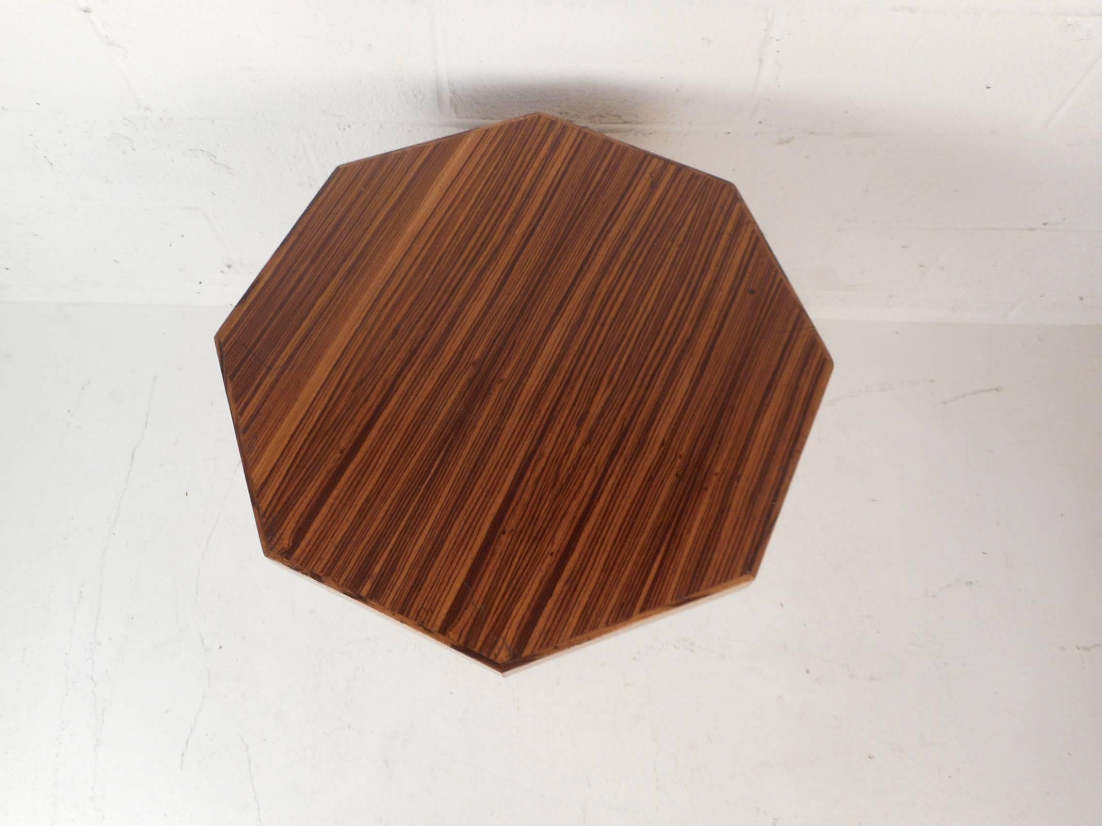 Beautiful Contemporary Modern Custom-Made Octagonal End Table In Good Condition For Sale In Brooklyn, NY