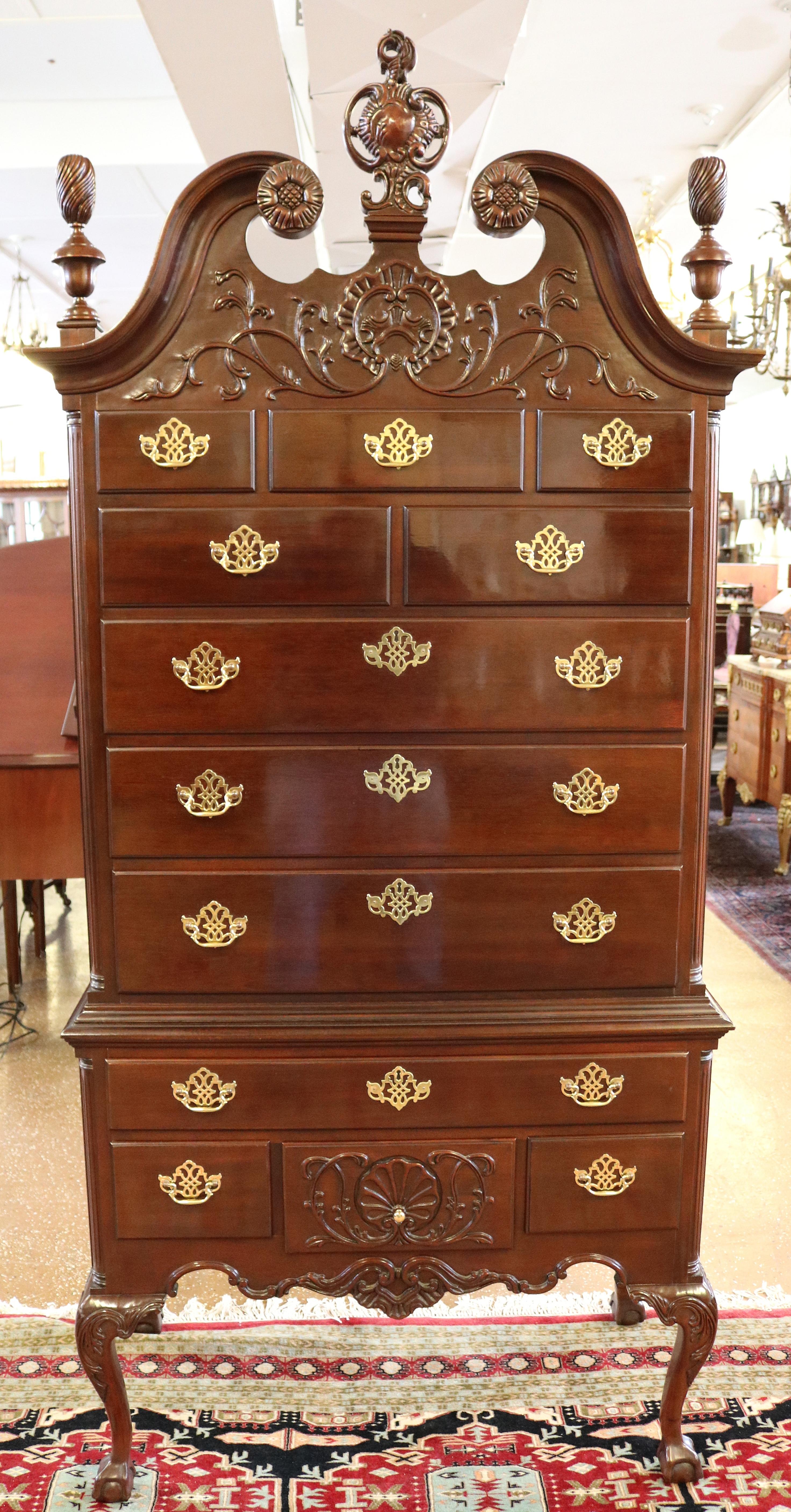 Schöne Councill Craftsman Chippendale High Chest of Drawers Highboy aus Mahagoni

Abmessungen: 90