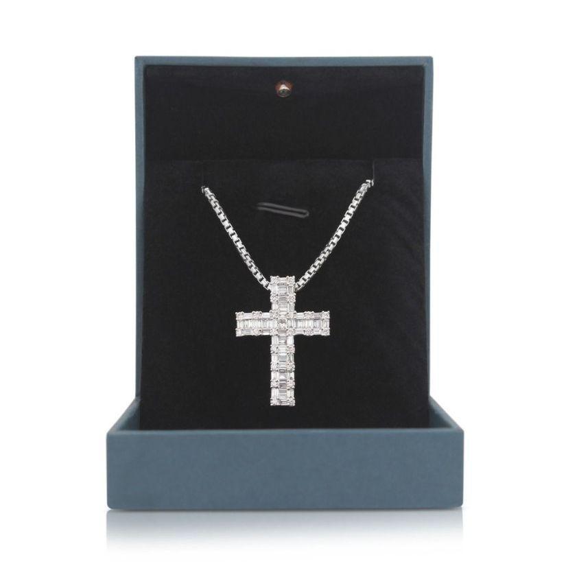 Beautiful Cross Necklace with 2.21ct Mixed Shaped Diamonds in 18K White Gold For Sale 2