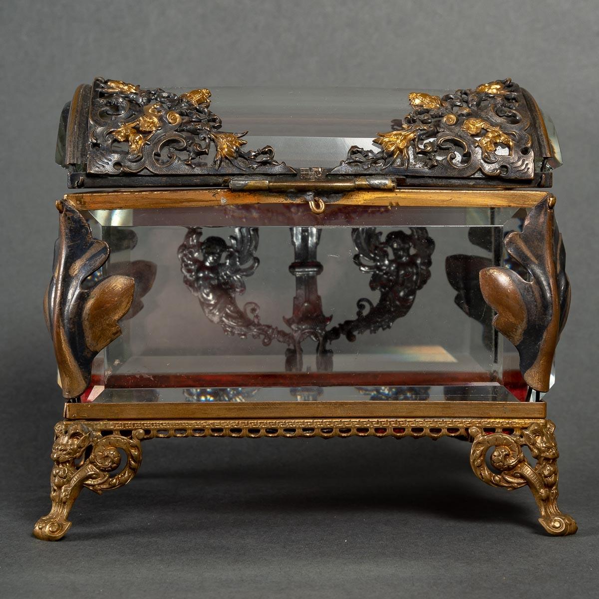 Beautiful Crystal Jewelry Box, Mounted in Silver and Gilded Bronze In Good Condition For Sale In Saint-Ouen, FR