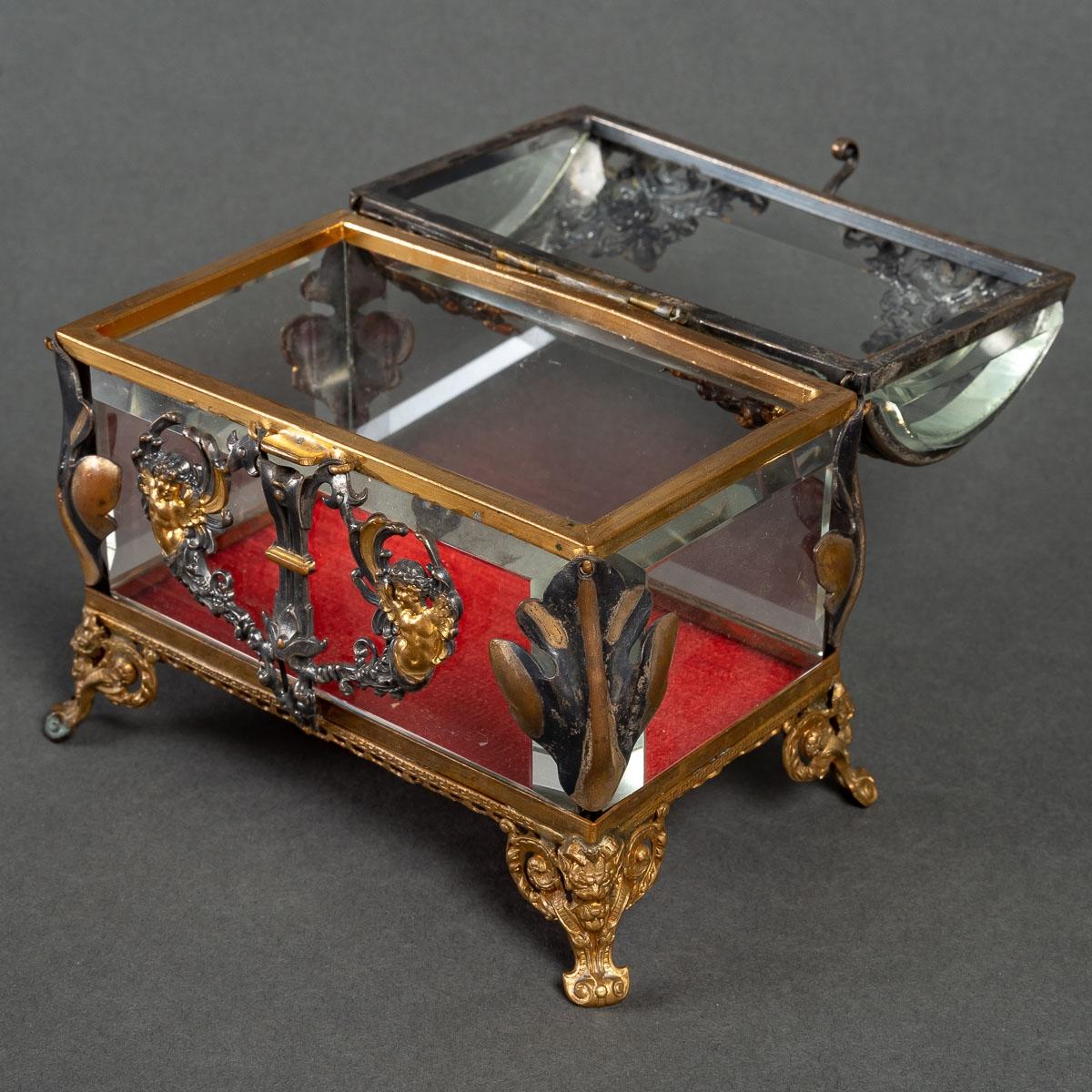 Beautiful Crystal Jewelry Box, Mounted in Silver and Gilded Bronze For Sale 1