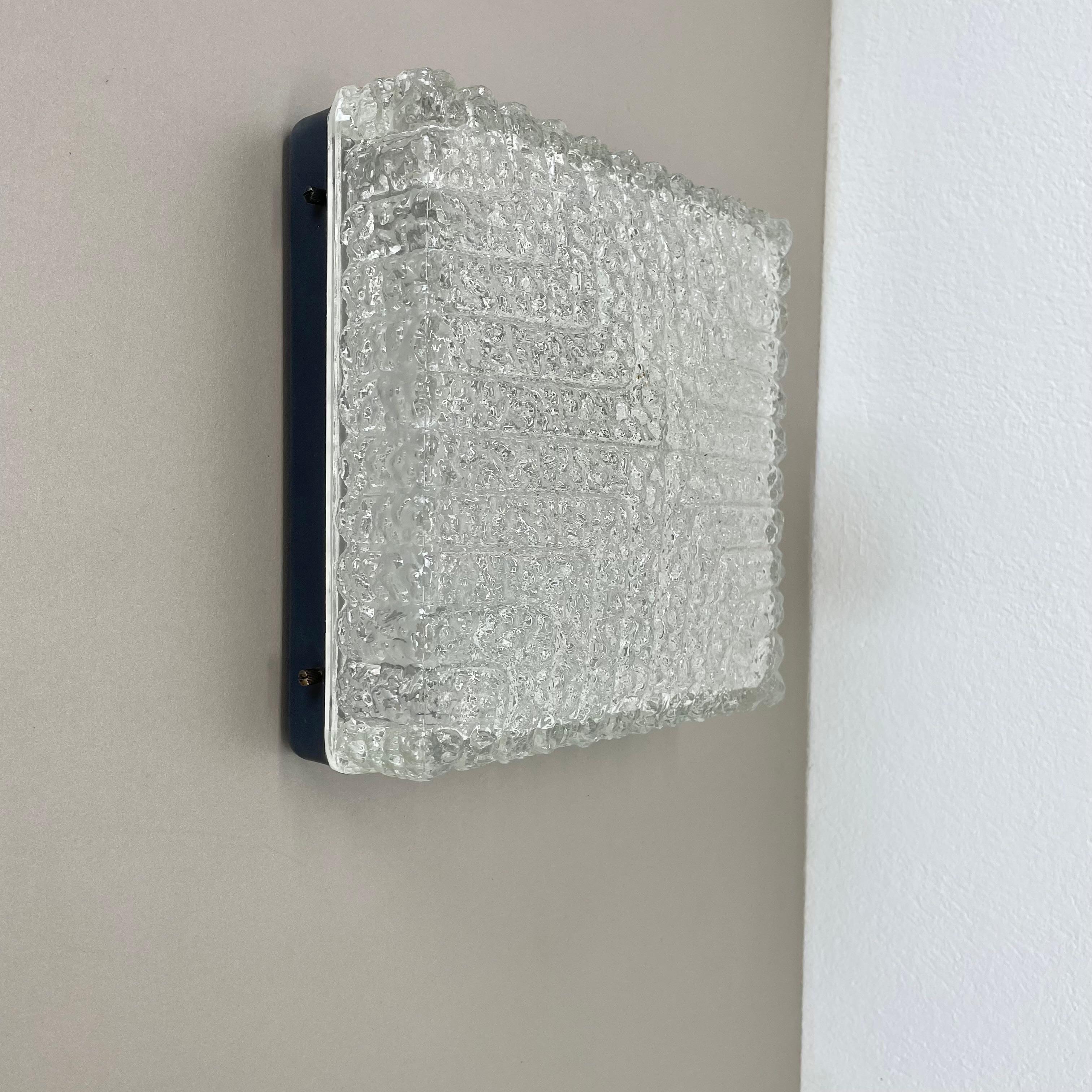beautiful CUBIC Ice Glass Wall Light Sconce by RZB Lights, Germany, 1970s In Good Condition For Sale In Kirchlengern, DE