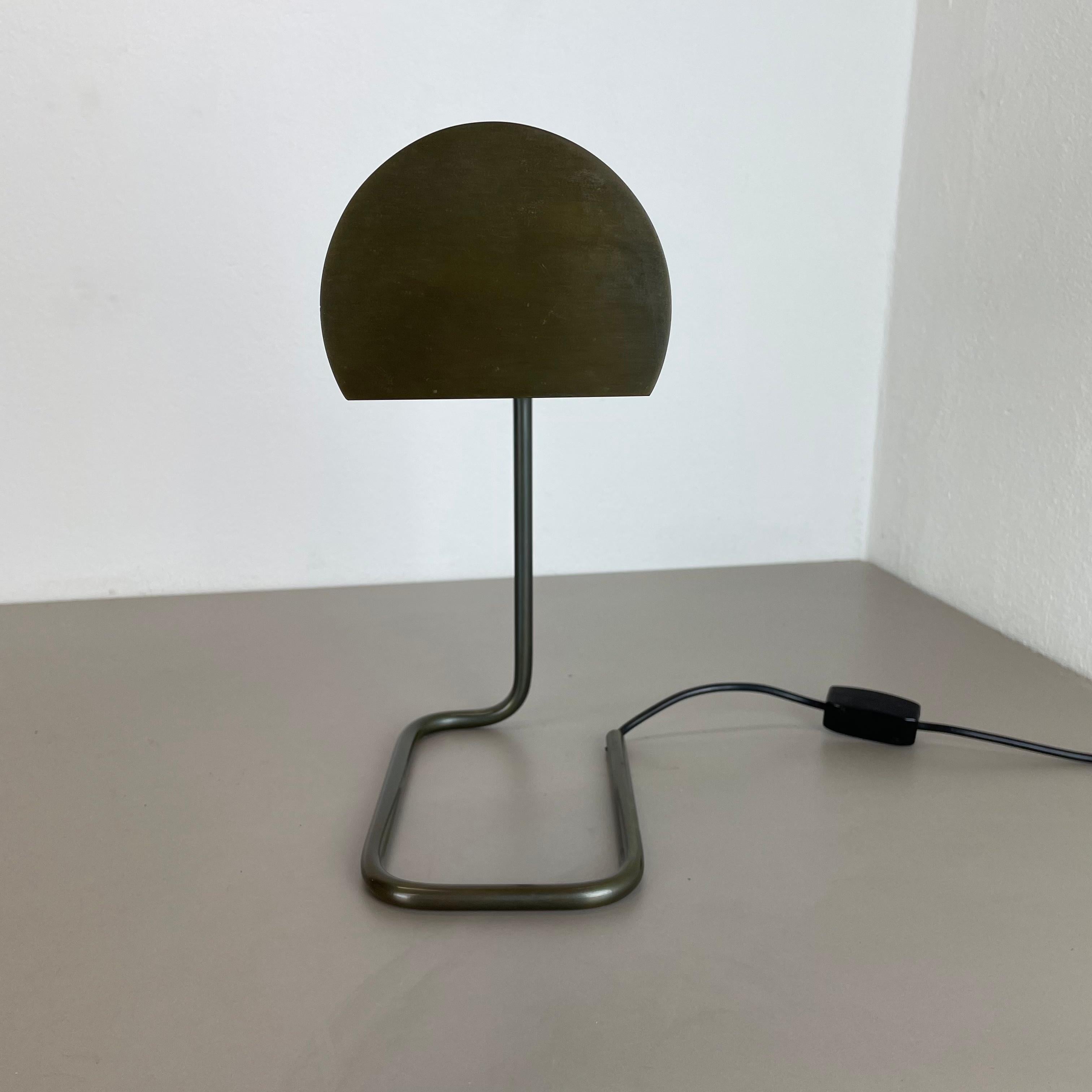 Magnifique lampe de bureau cubique en laiton moderniste d'origine, Allemagne, années 1970 en vente 4