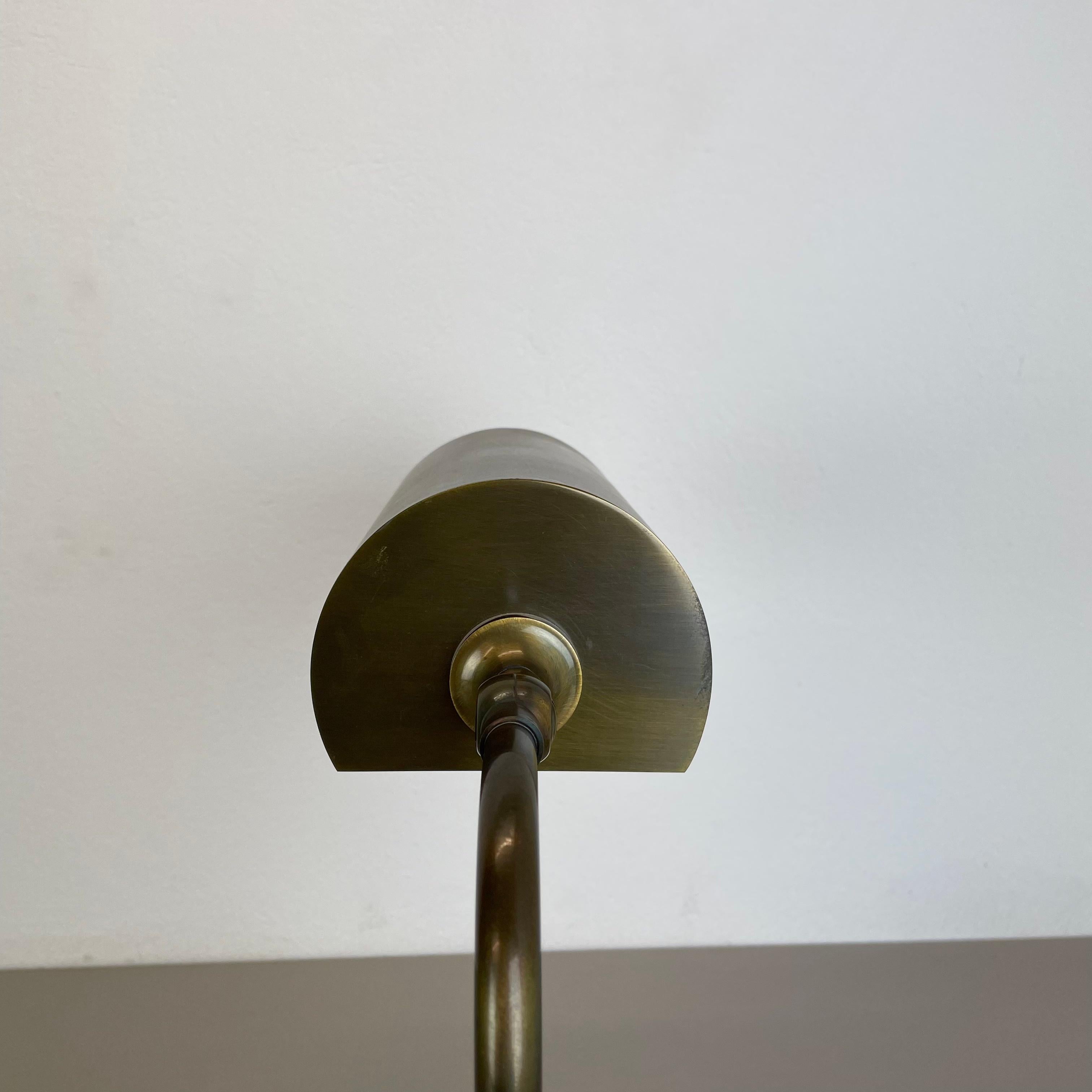 Magnifique lampe de bureau cubique en laiton moderniste d'origine, Allemagne, années 1970 en vente 7