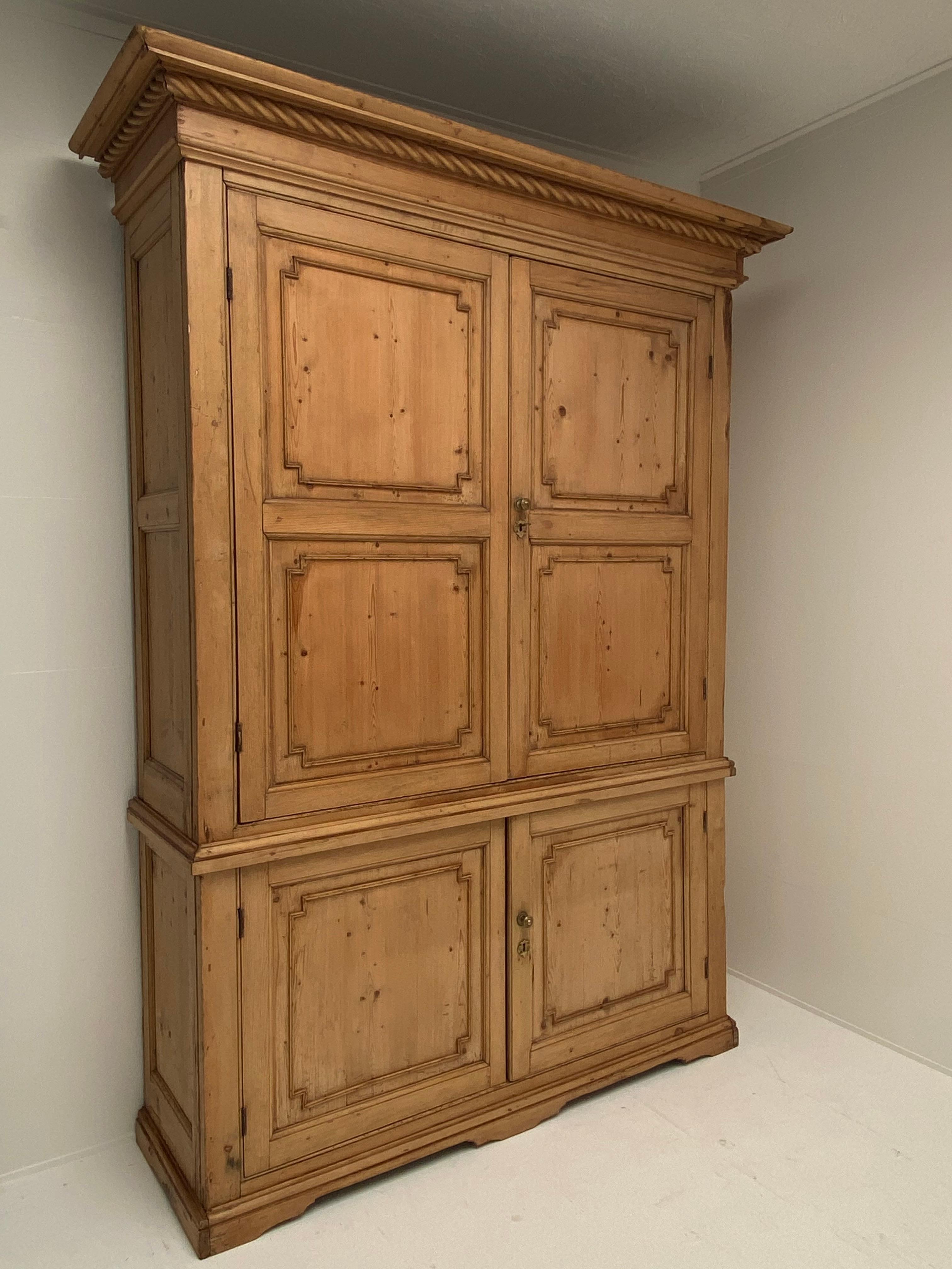 Beautiful Cupboard from Scotland In Fair Condition For Sale In Schellebelle, BE