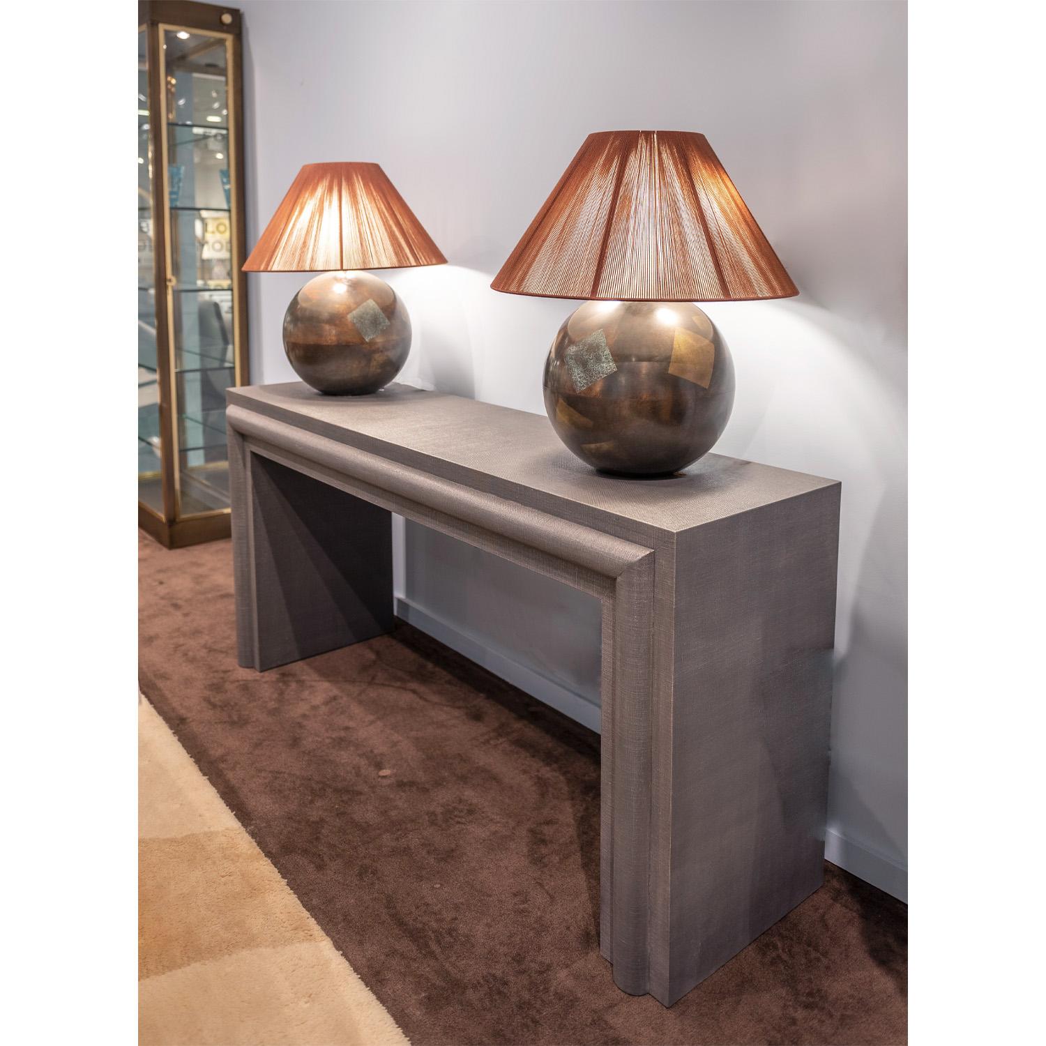 Beautiful Custom Console Table in Lacquered Linen 1970s In Excellent Condition For Sale In New York, NY