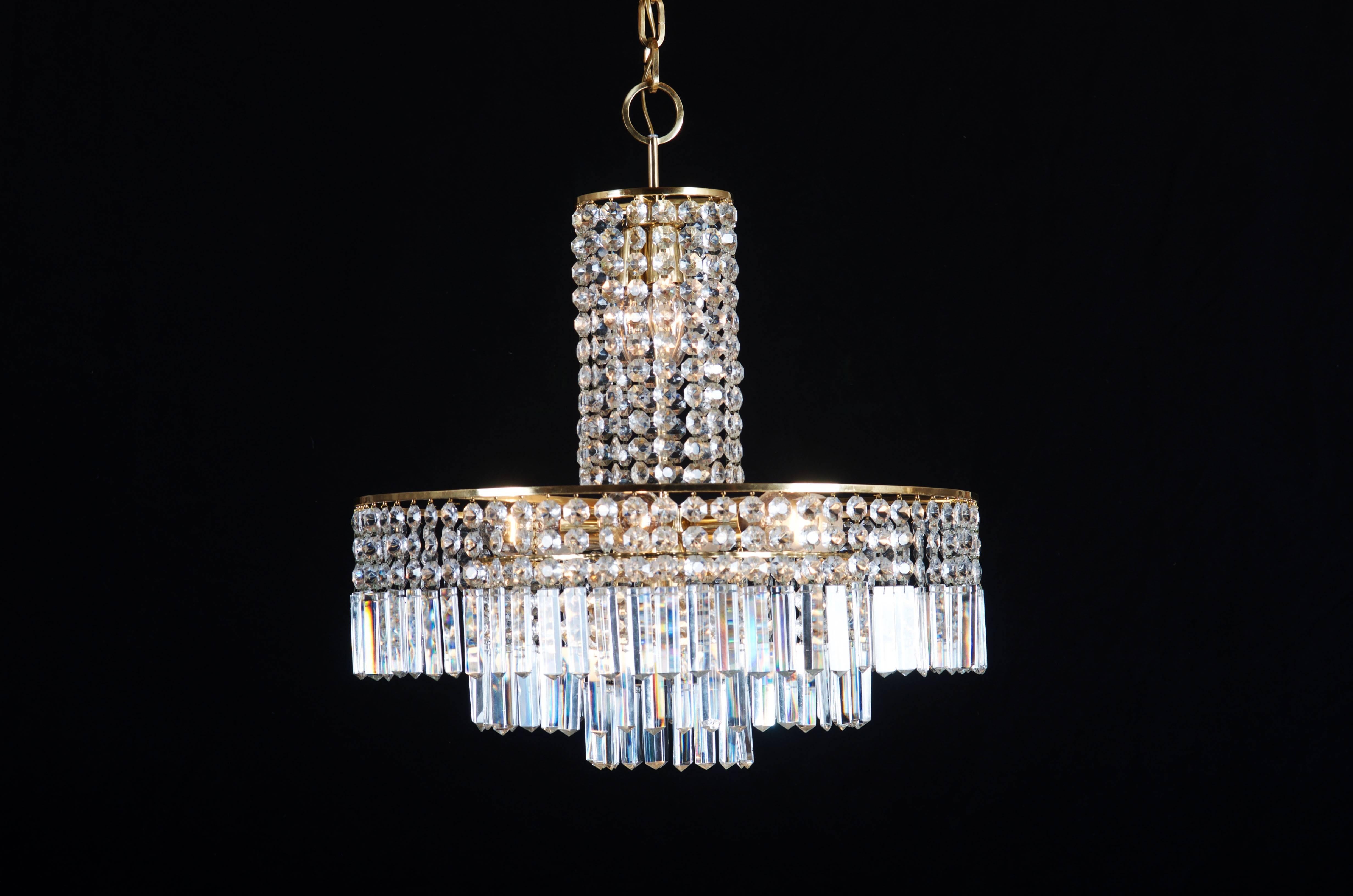 Beautiful Cut Crystal Chandelier by Bakalowits In Excellent Condition For Sale In Vienna, AT