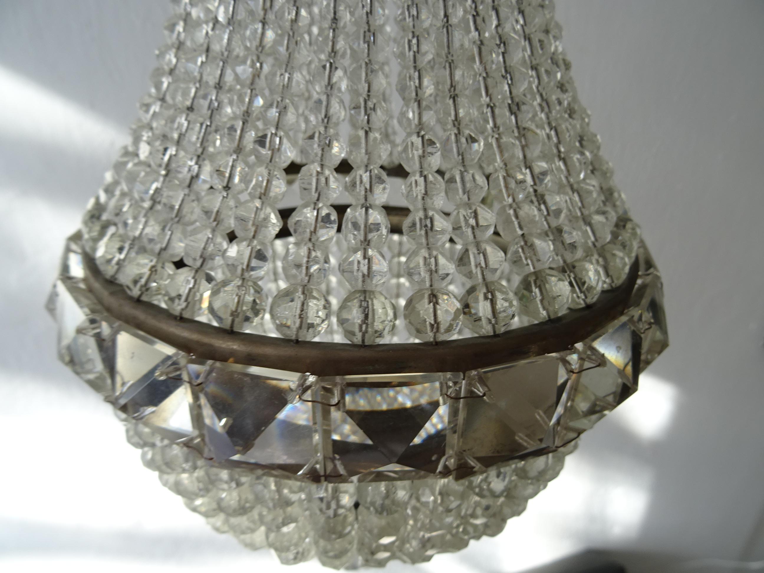 Magnifique lustre à dôme en cristal tchécoslovaque perlé, datant d'environ 1900 en vente 3