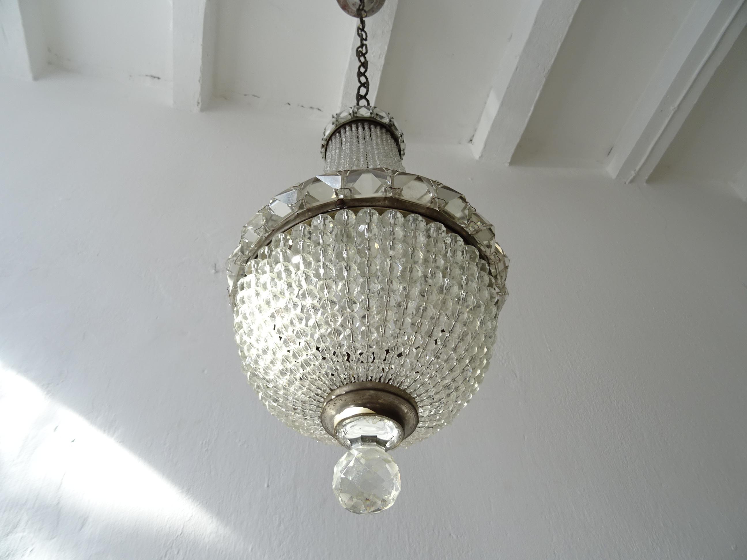 Beautiful Czechoslovakian Crystal Beaded Empire Dome Chandelier circa 1900 In Good Condition For Sale In Firenze, Toscana