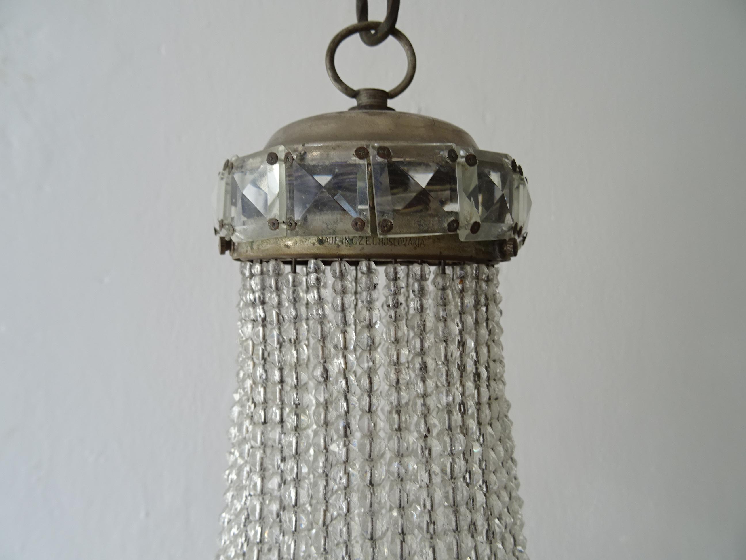 Cristal Magnifique lustre à dôme en cristal tchécoslovaque perlé, datant d'environ 1900 en vente