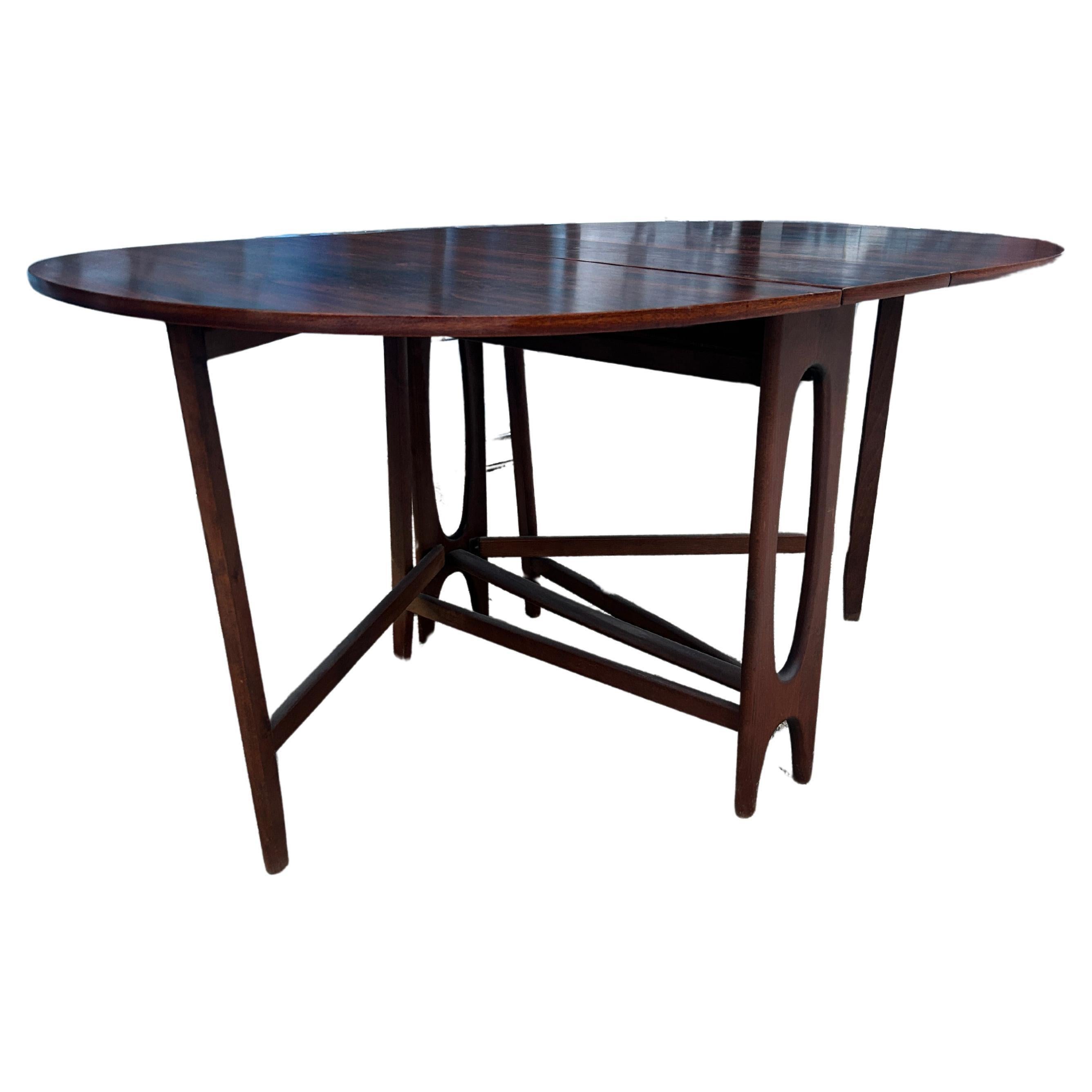 Scandinavian Modern Beautiful Danish modern rosewood oval folding drop leaf dining table For Sale