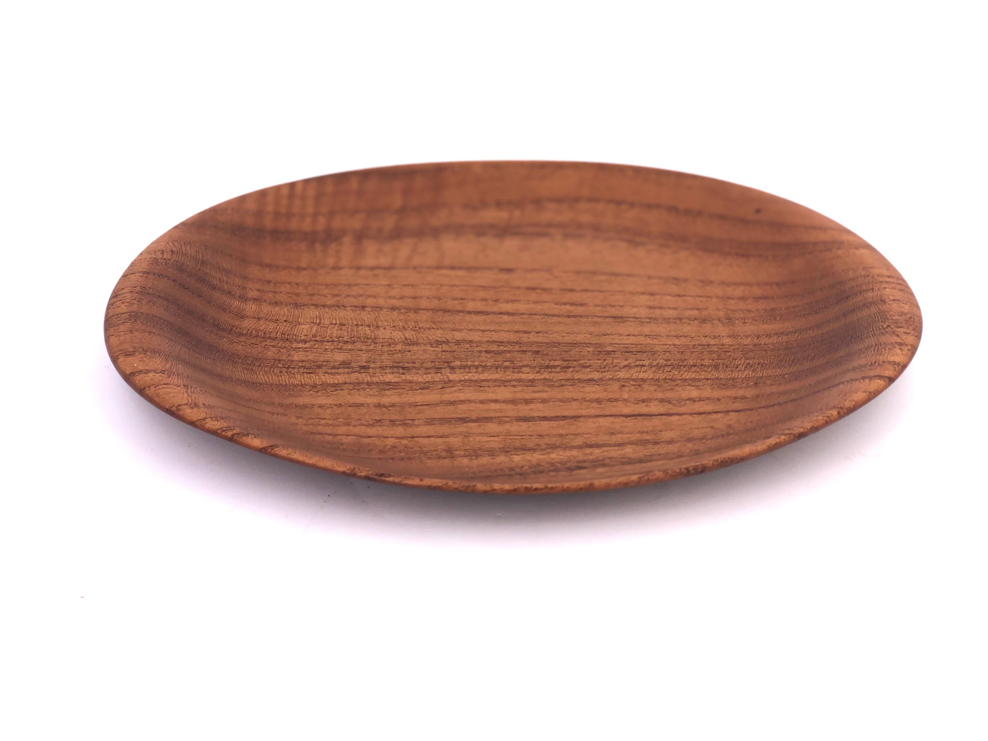 A beautiful solid teak handmade serving tray, beautiful grain, and condition oval shape, with raised edges unmarked in the style of Kay Bojensen.