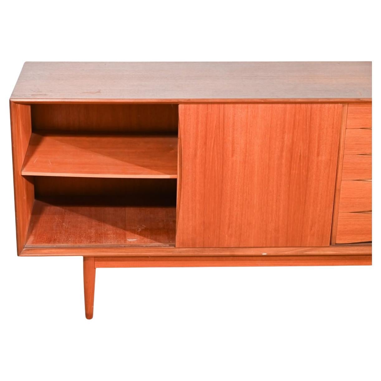 Schöne skandinavische moderne Teakholz-Anrichte von Fredrik Kayser (Schwedisch)