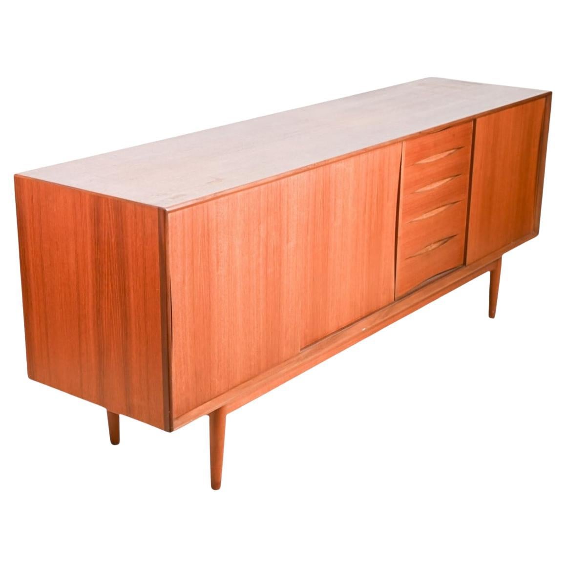 Schöne skandinavische moderne Teakholz-Anrichte von Fredrik Kayser (Holzarbeit)