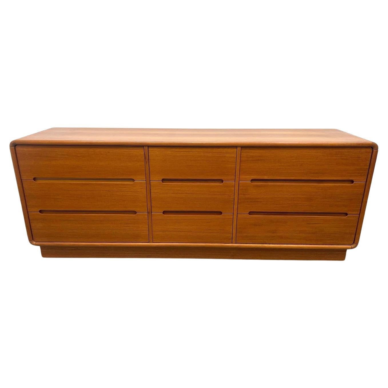 Beautiful Danish teak 9 drawer dresser with rounded corners very clean For Sale