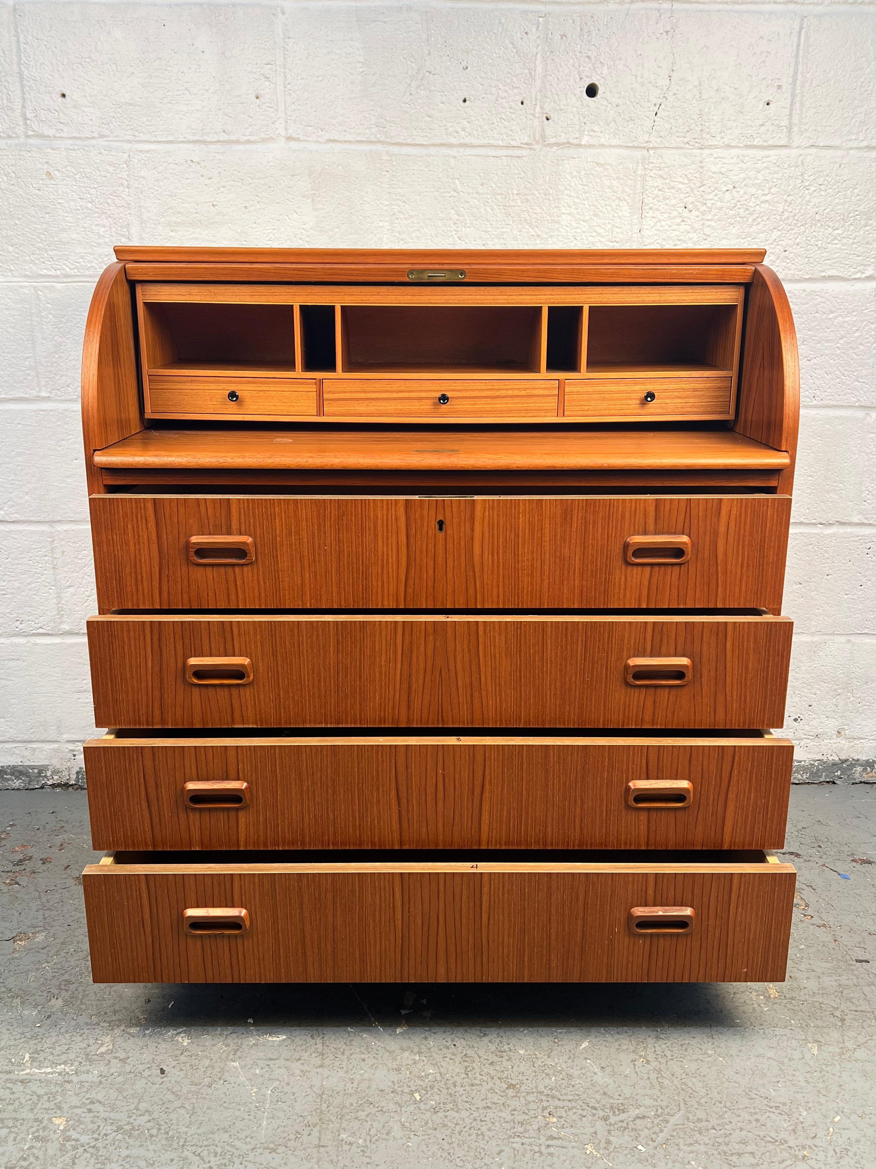 Bellissima scrivania danese in teak Rolle in vendita 2