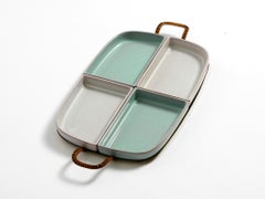 Schöne dekorative Keramikschalen aus den 1930er Jahren auf einem Messingtablett von Karlsruhe Ceramic