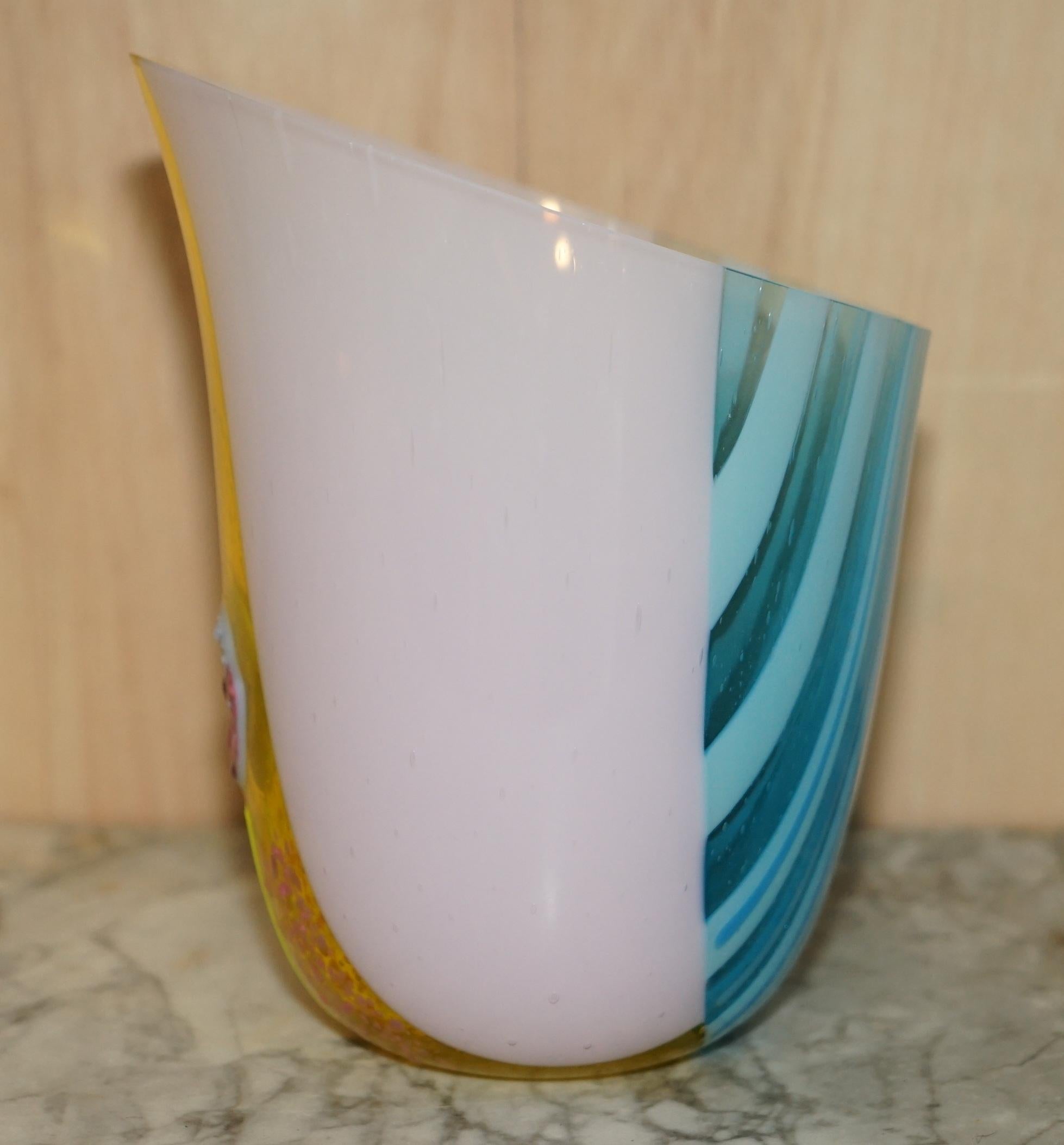 Magnifique vase décoratif en verre à fleurs fait sur-mesure et estampillé CM Bon état - En vente à West Sussex, Pulborough
