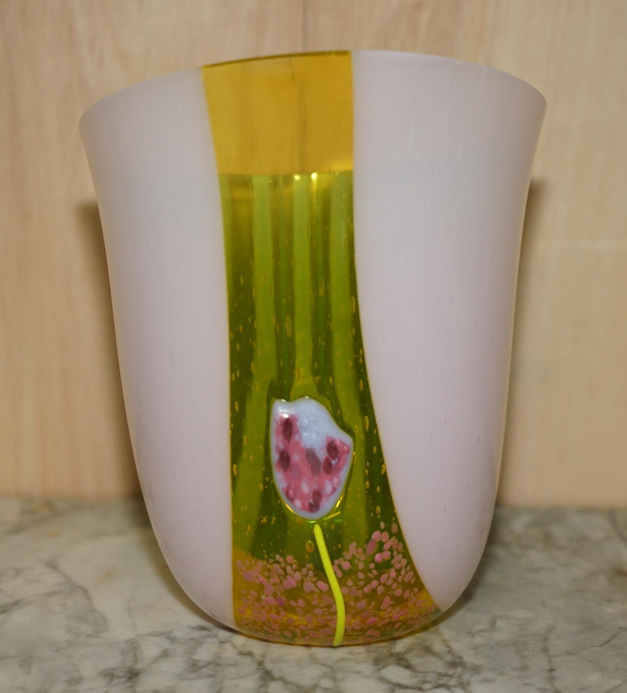 Schöne dekorative CM-Vase mit Blumenmuster, gestempelt (Glas) im Angebot