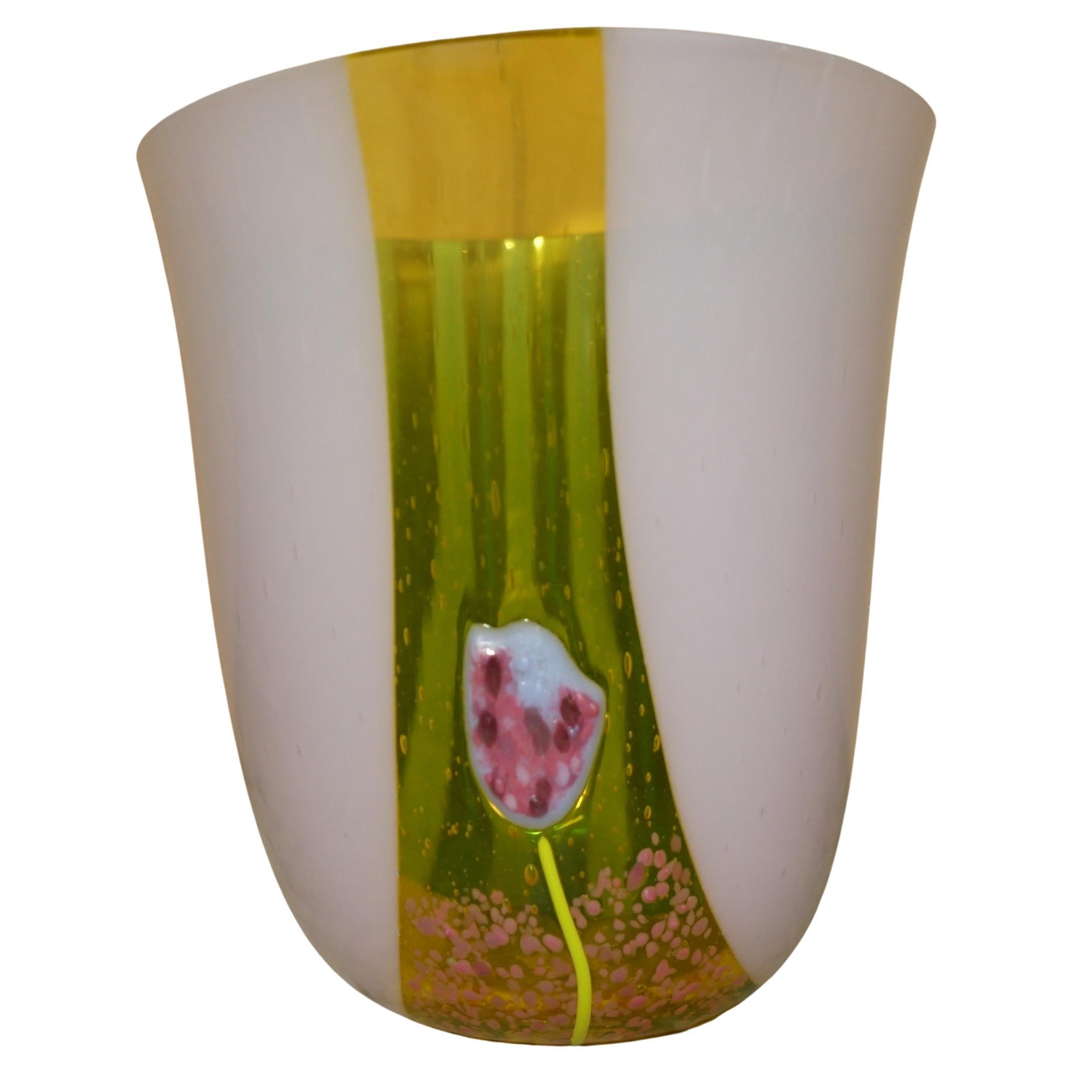 Magnifique vase décoratif en verre à fleurs fait sur-mesure et estampillé CM