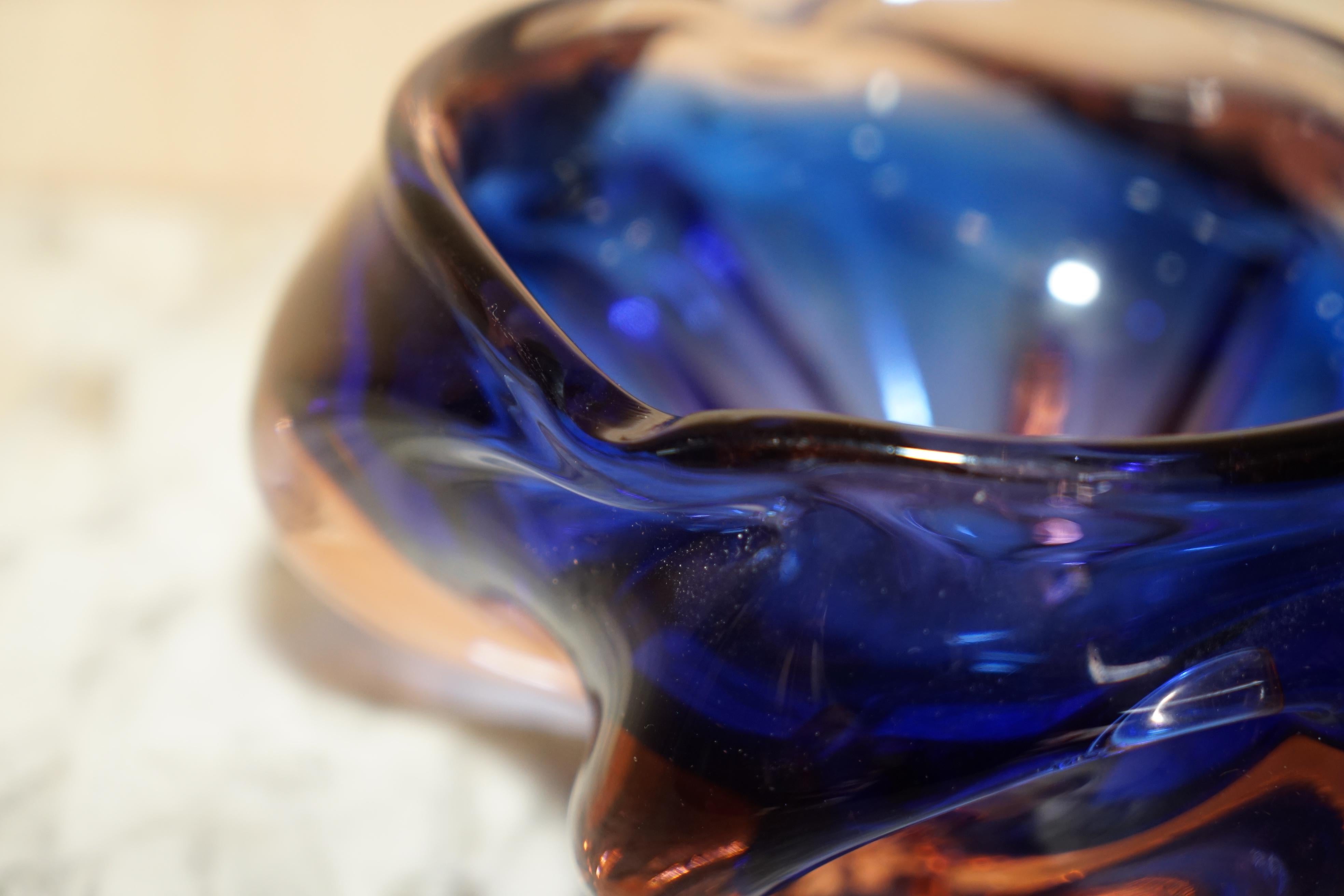 Beautiful Decorative Custom Made Decorative Floral Glass Bowl or Ideep Blue For Sale 7