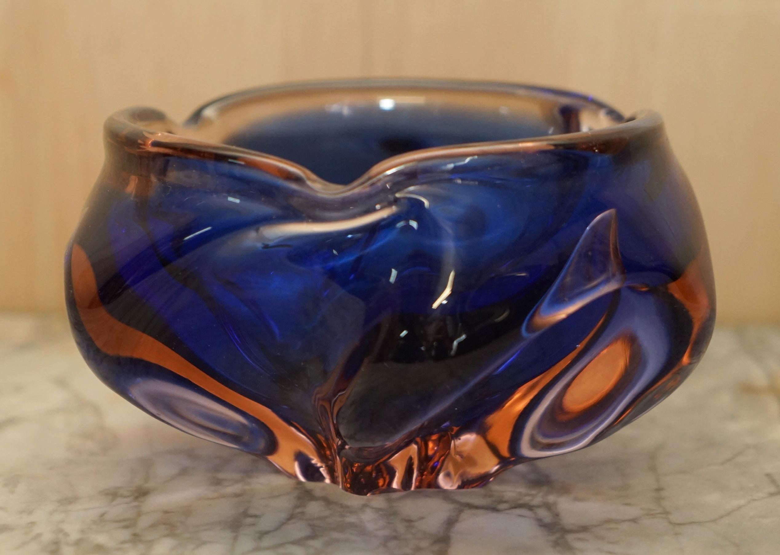 Beautiful Decorative Custom Made Decorative Floral Glass Bowl or Ideep Blue For Sale 8