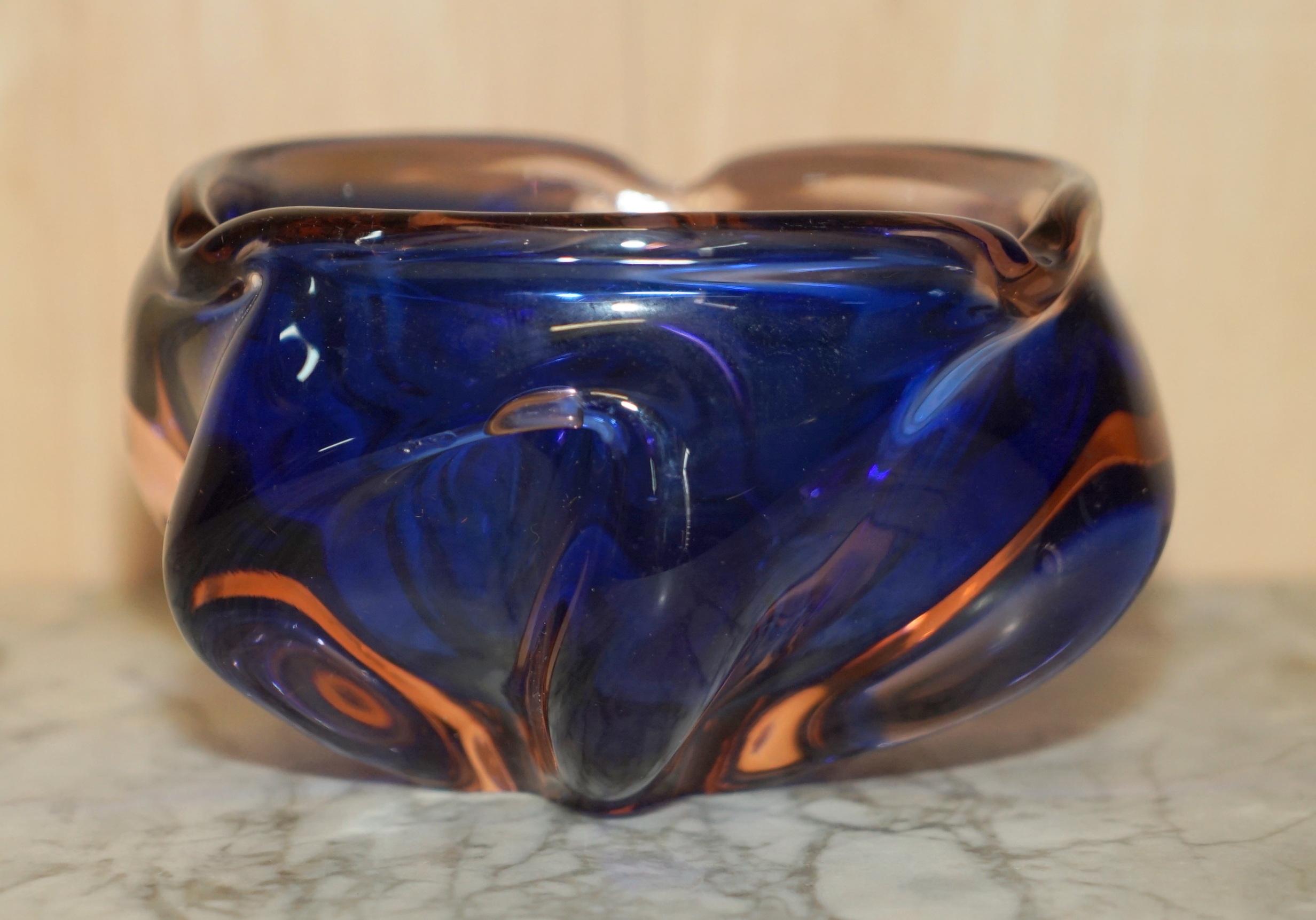 We are delighted to offer for sale this stunning one of a kind decorative floral affect glass bowl or dish.

This piece looks sublime from every angle, it doesn’t have any damage that I can see, it is very decorative and can be used for keys or