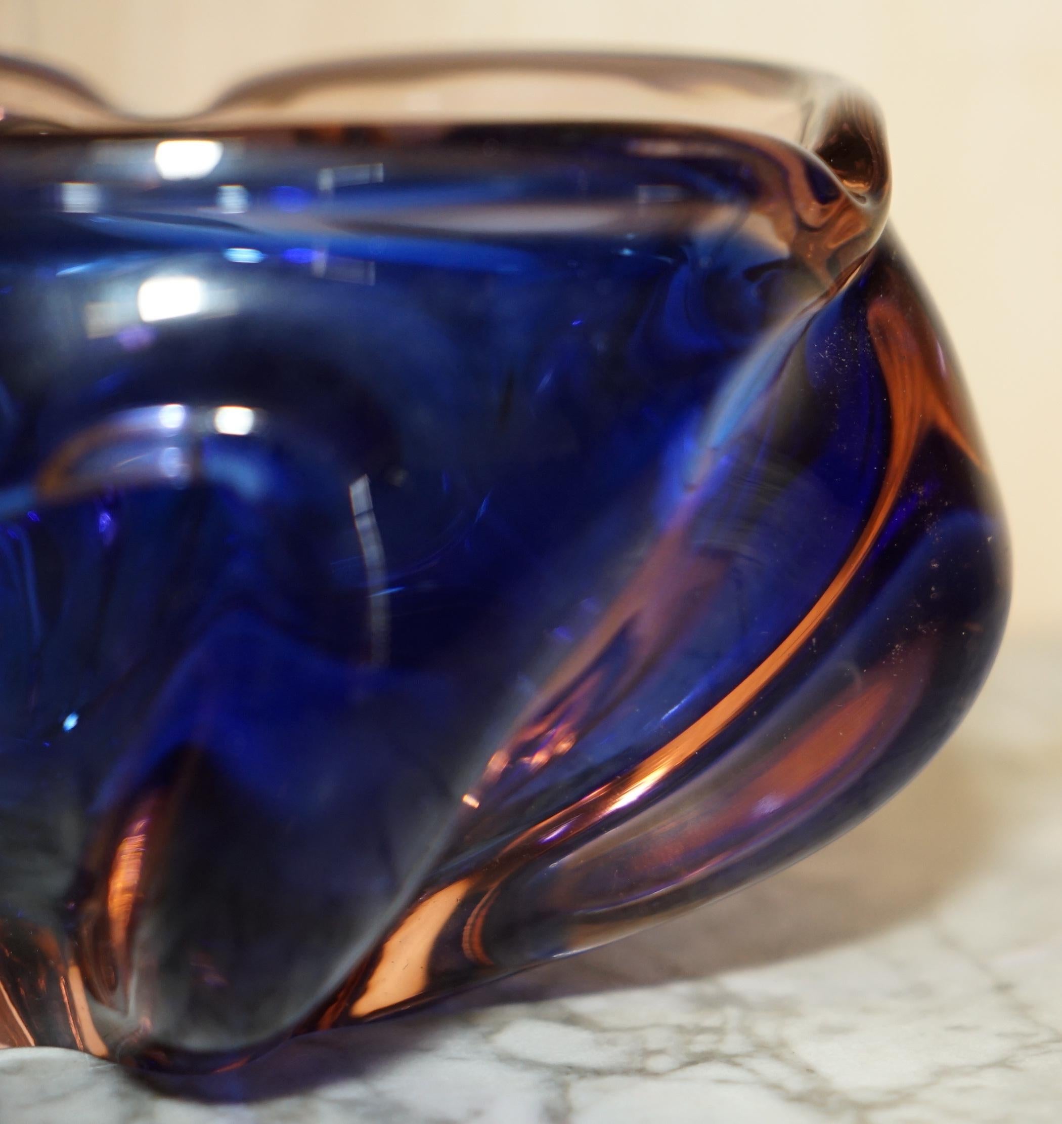 Hand-Crafted Beautiful Decorative Custom Made Decorative Floral Glass Bowl or Ideep Blue For Sale