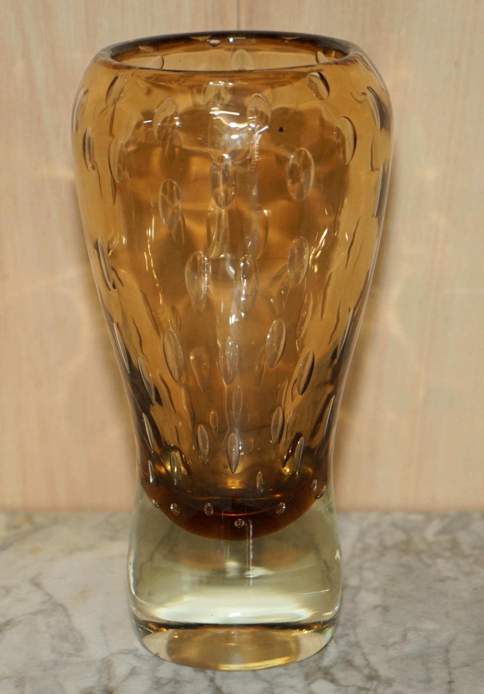 Verre Magnifique vase décoratif en verre décoratif fait sur mesure avec un motif de bulles d'air en vente