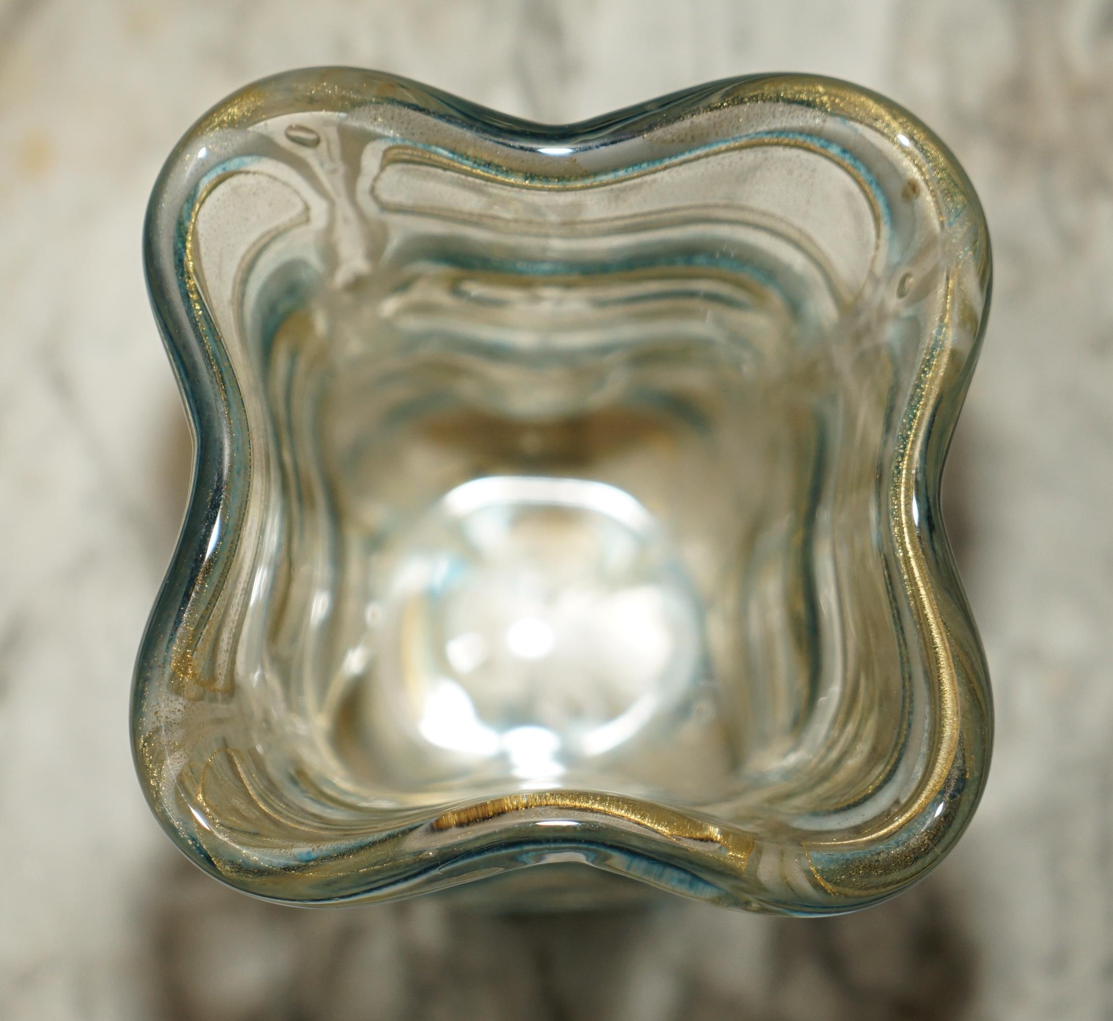Bellissimo vaso decorativo in vetro su misura con design arricciato In condizioni buone in vendita a West Sussex, Pulborough