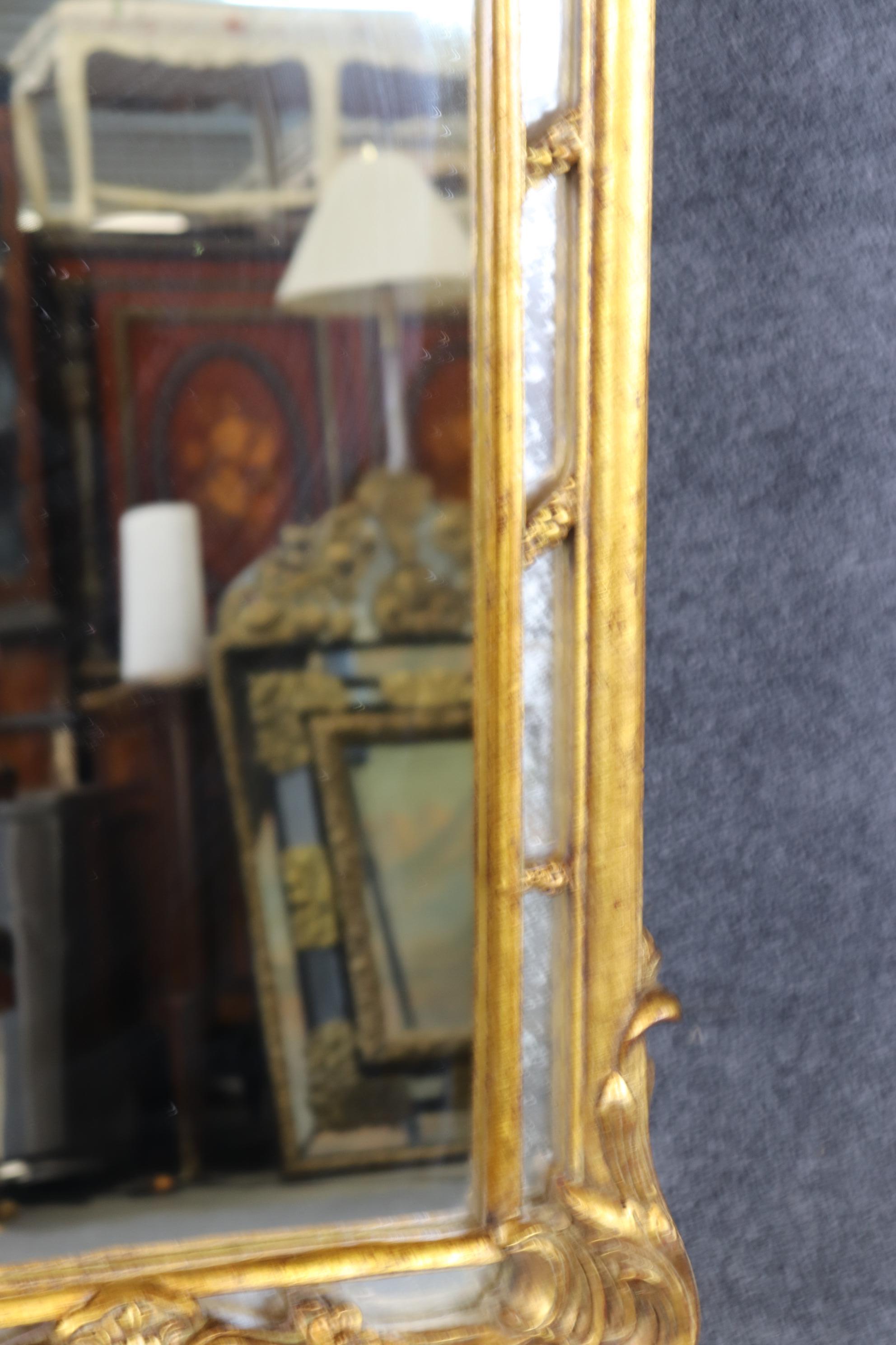 Fin du 20e siècle Magnifique miroir décoratif français de style Louis XV étroit et doré en vente