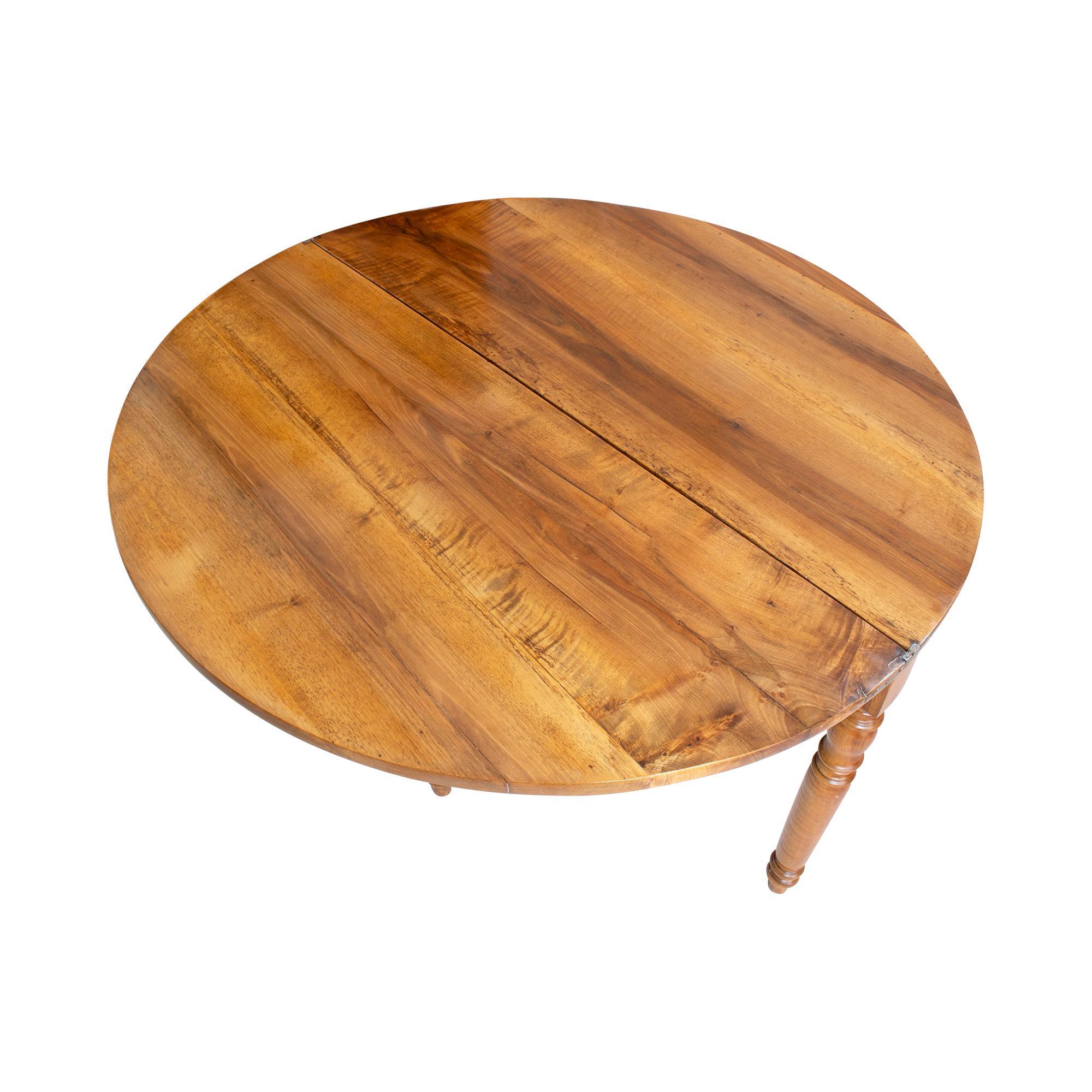 19th Century Biedermeier Walnut Demi Lune Fold-Out Table In Good Condition For Sale In Darmstadt, DE
