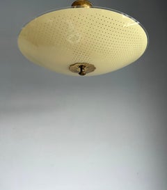 Hermoso diseño de cristal artístico circular con orificios para una lámpara empotrada moderna de mediados de siglo